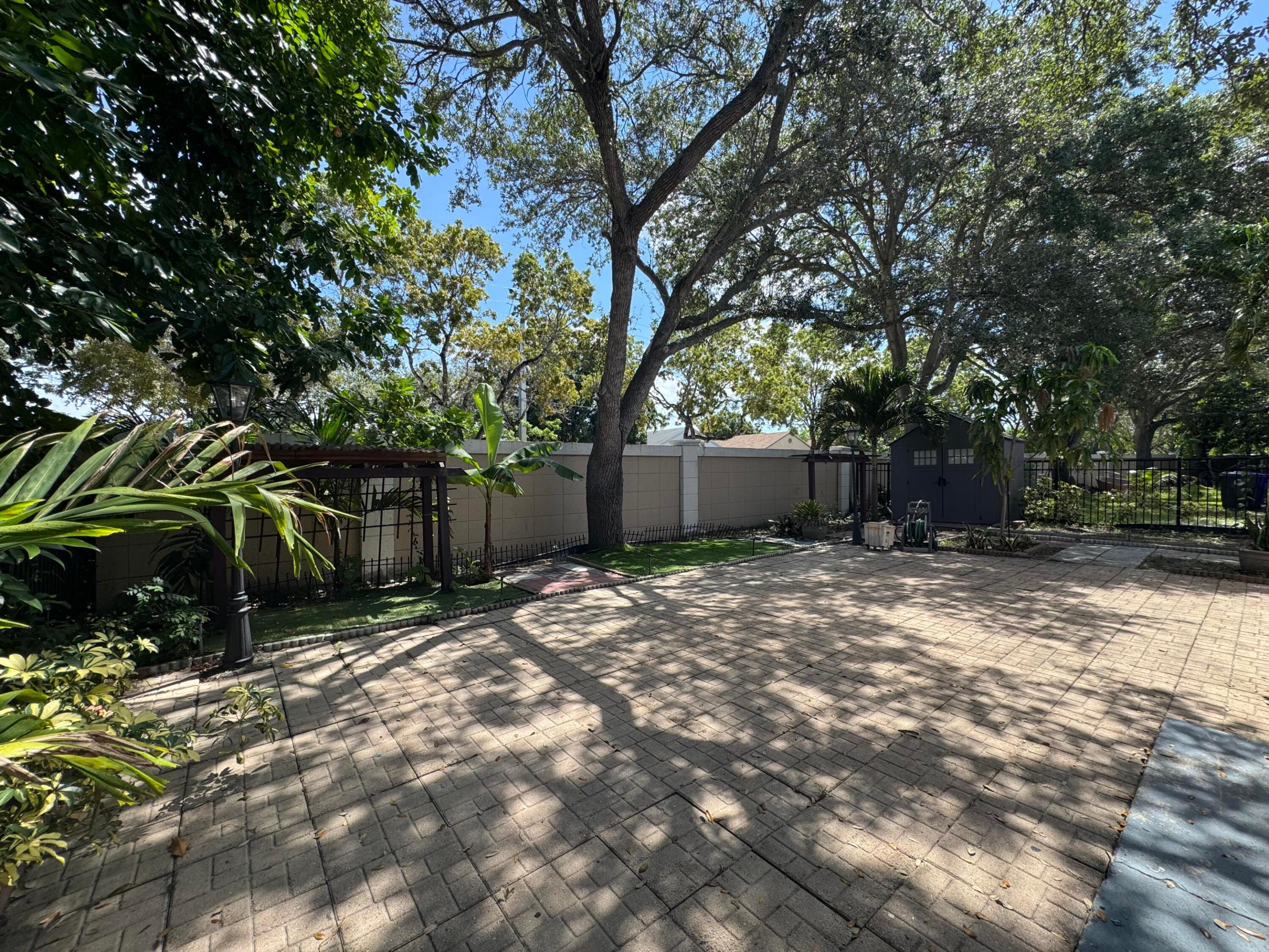 1038 W Jasmine, North Lauderdale FL 33068