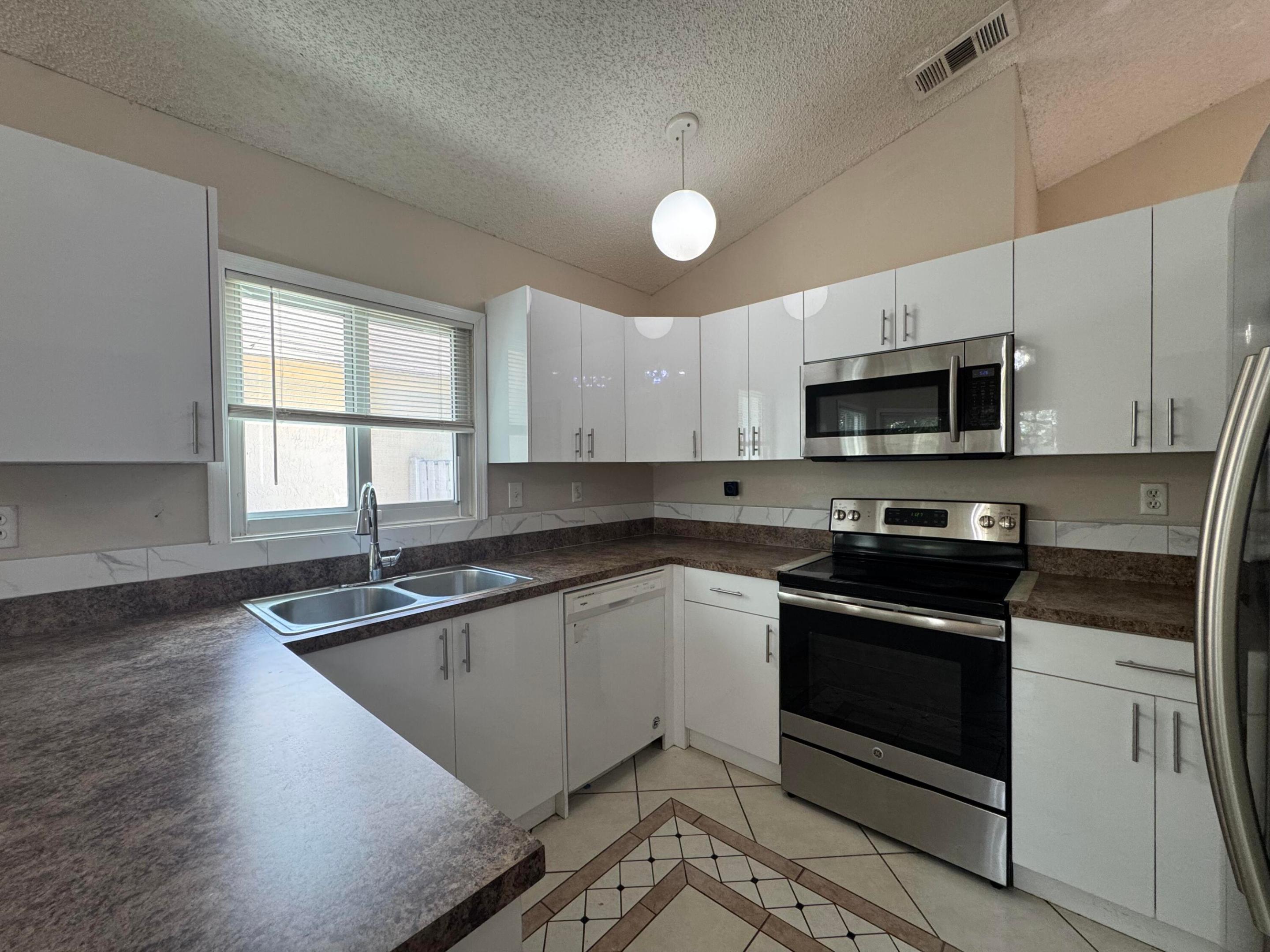 1038 W Jasmine, North Lauderdale FL 33068