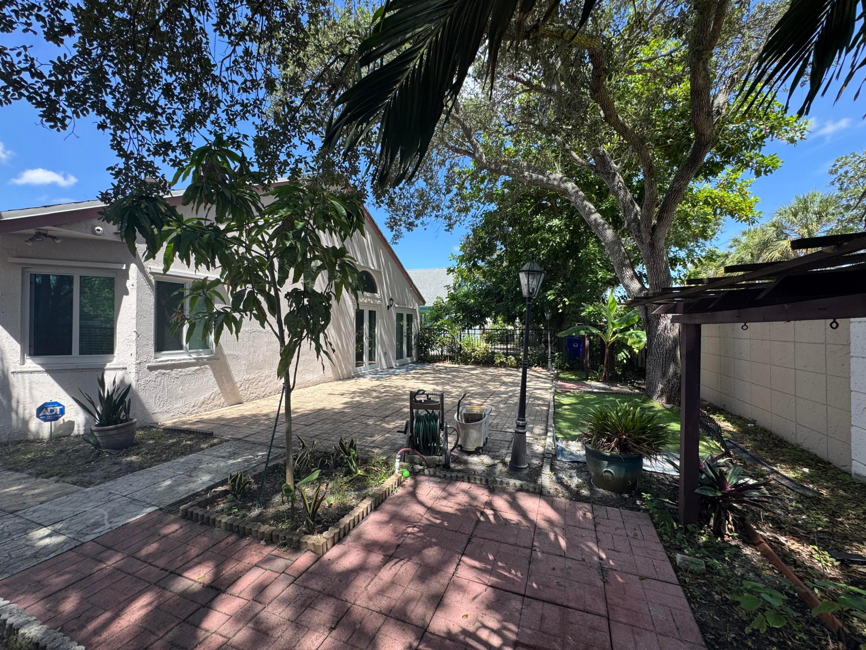 1038 W Jasmine, North Lauderdale FL 33068