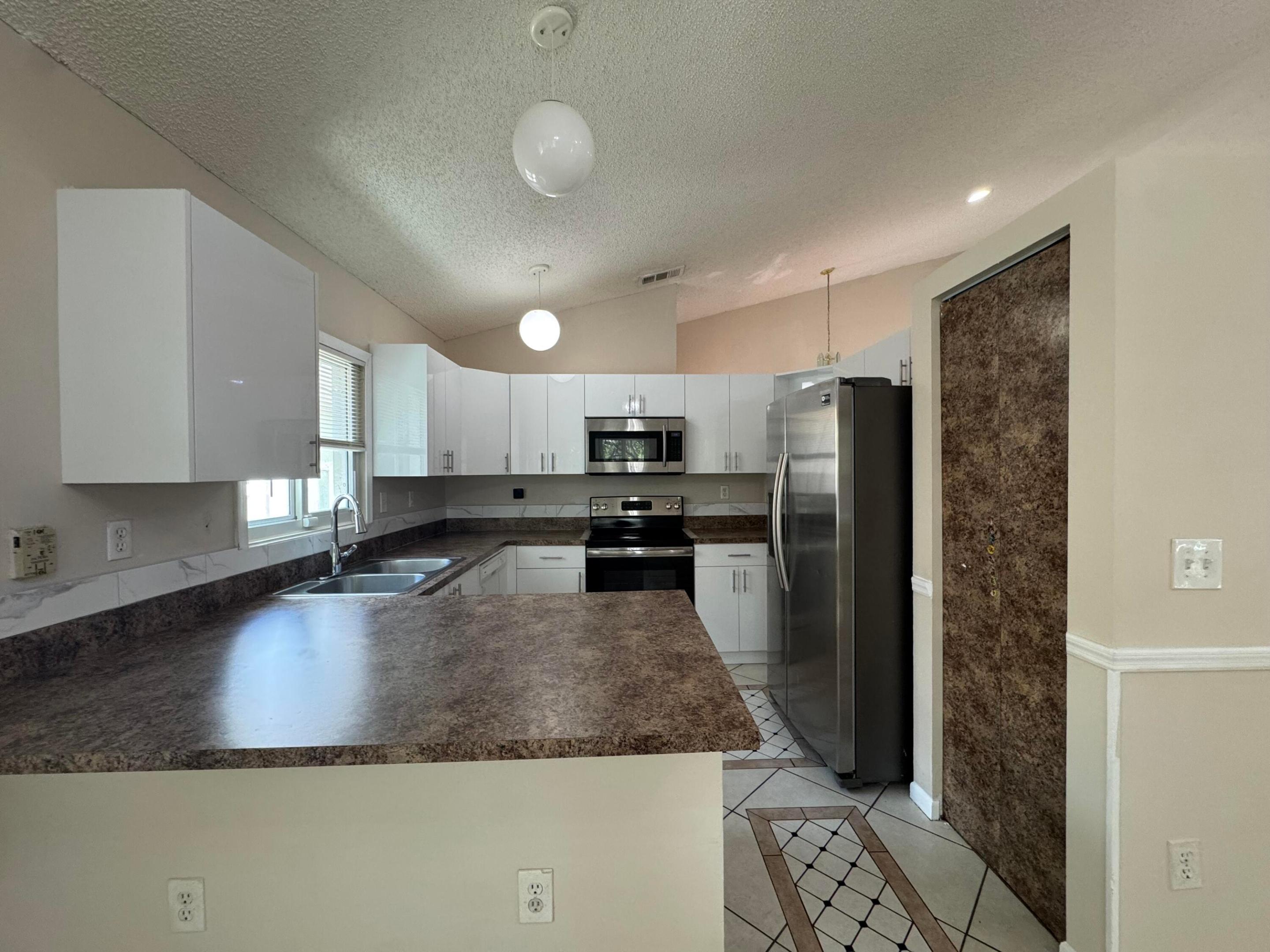 1038 W Jasmine, North Lauderdale FL 33068