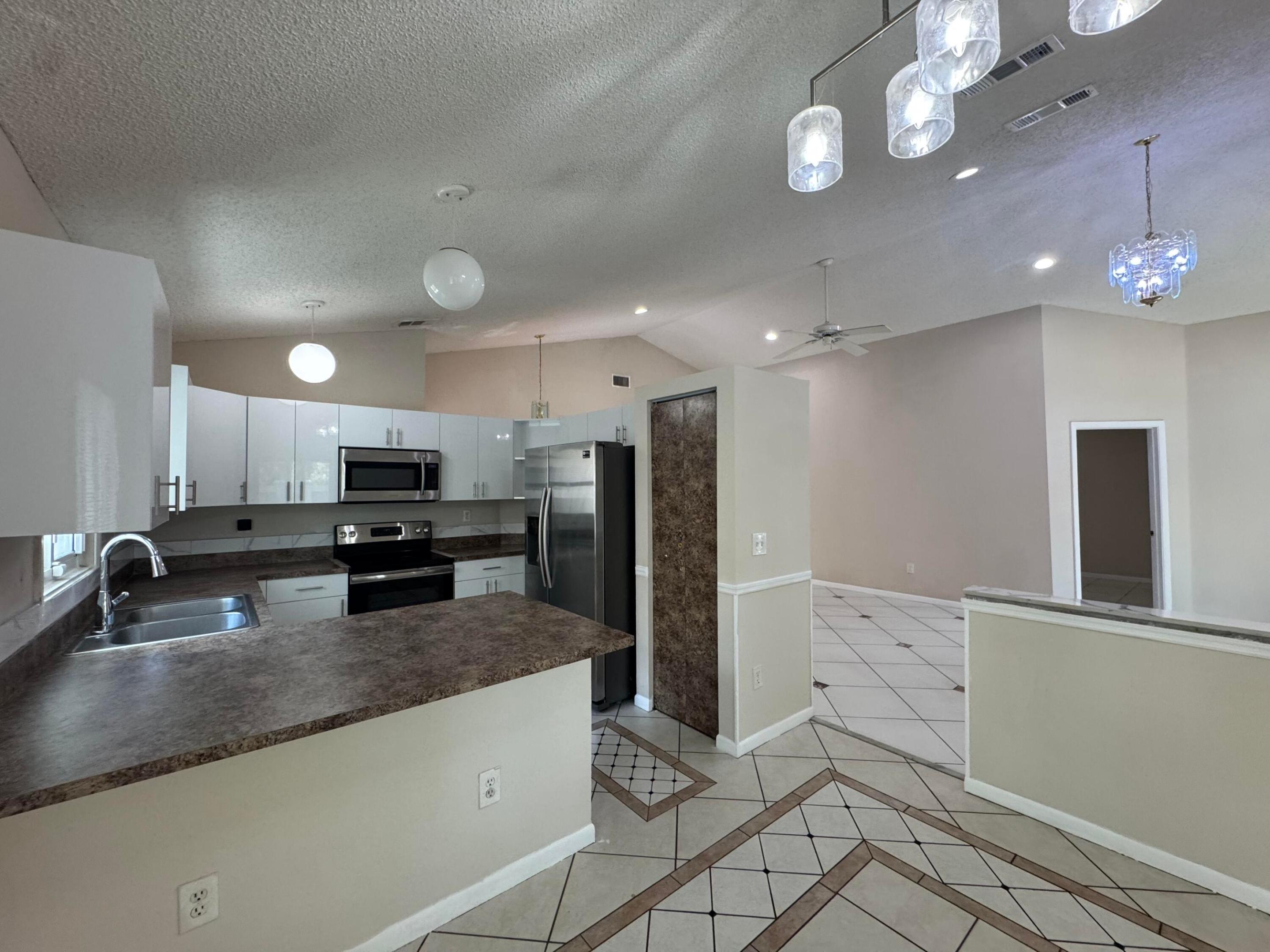 1038 W Jasmine, North Lauderdale FL 33068