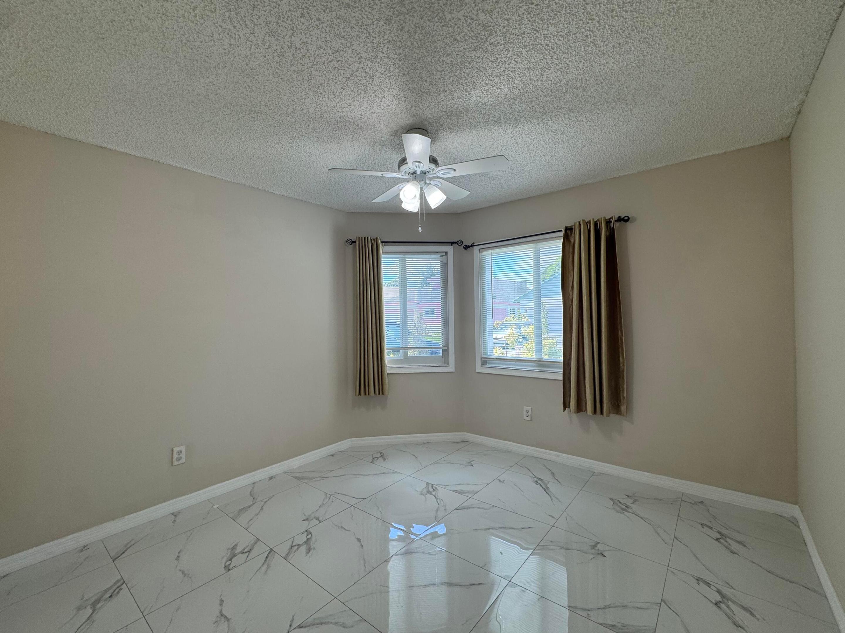 1038 W Jasmine, North Lauderdale FL 33068