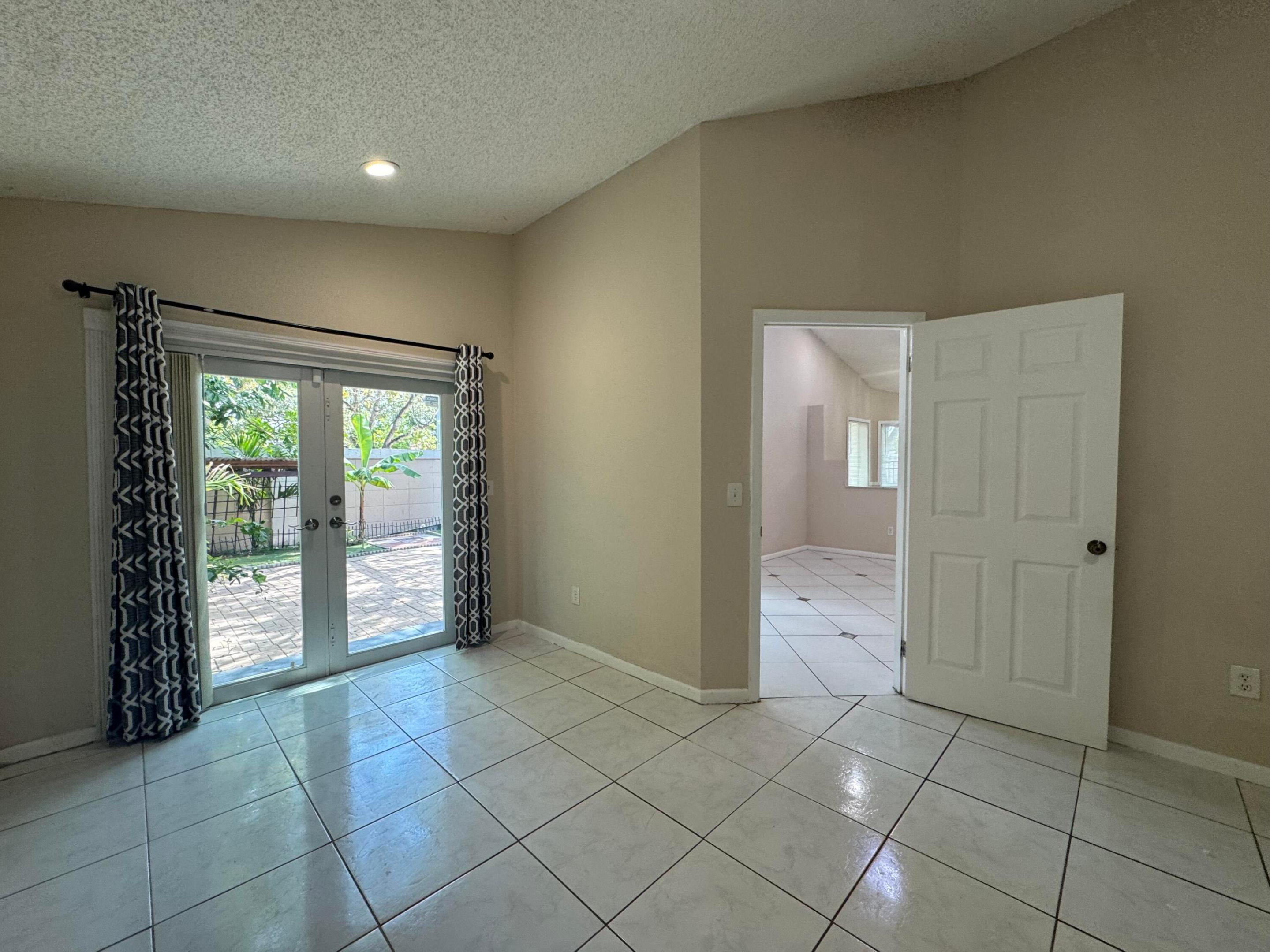 1038 W Jasmine, North Lauderdale FL 33068
