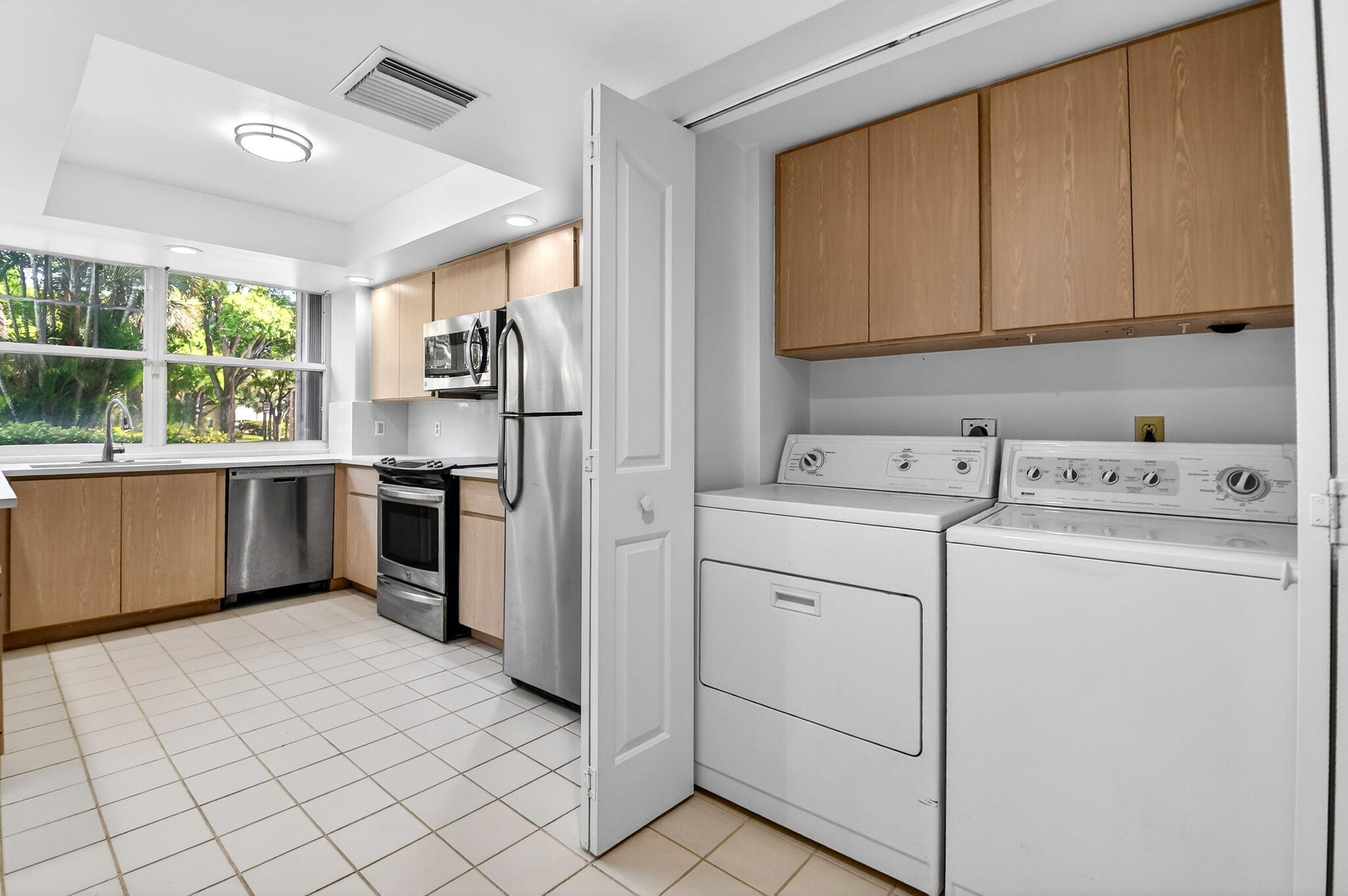 8111 Northboro #11b, Lake Clarke Shores FL 33406