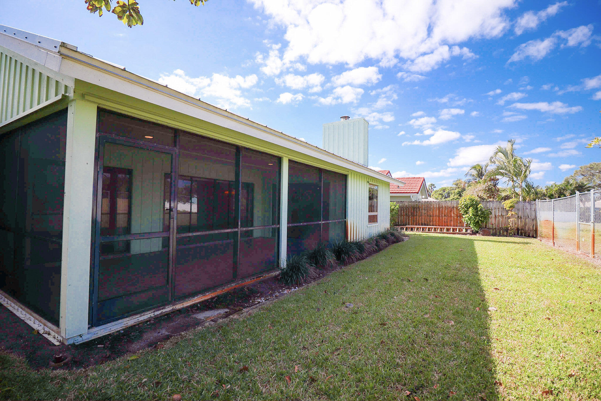 65 W Pinehill Trl, Tequesta FL 33469
