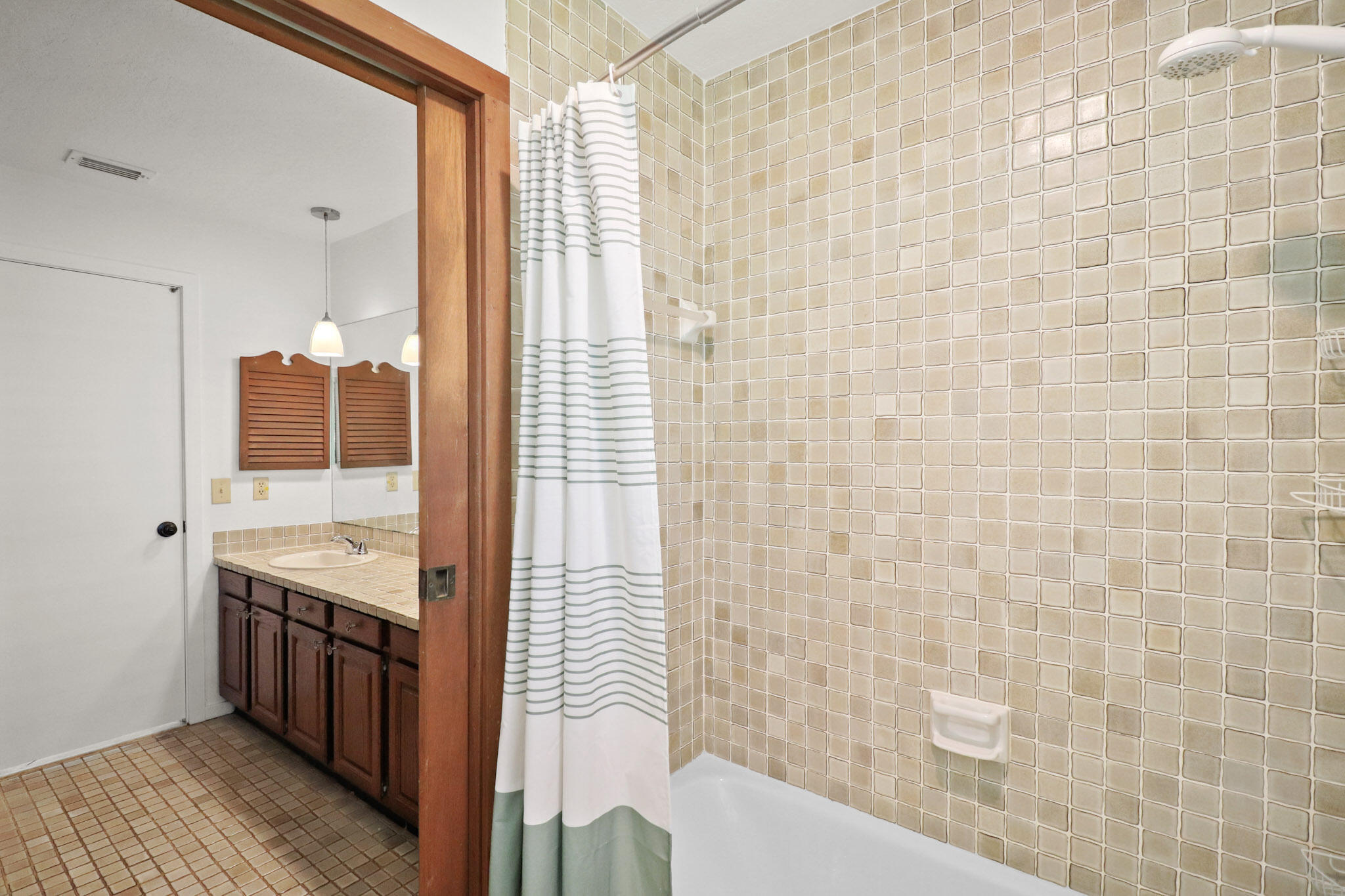 65 W Pinehill Trl, Tequesta FL 33469