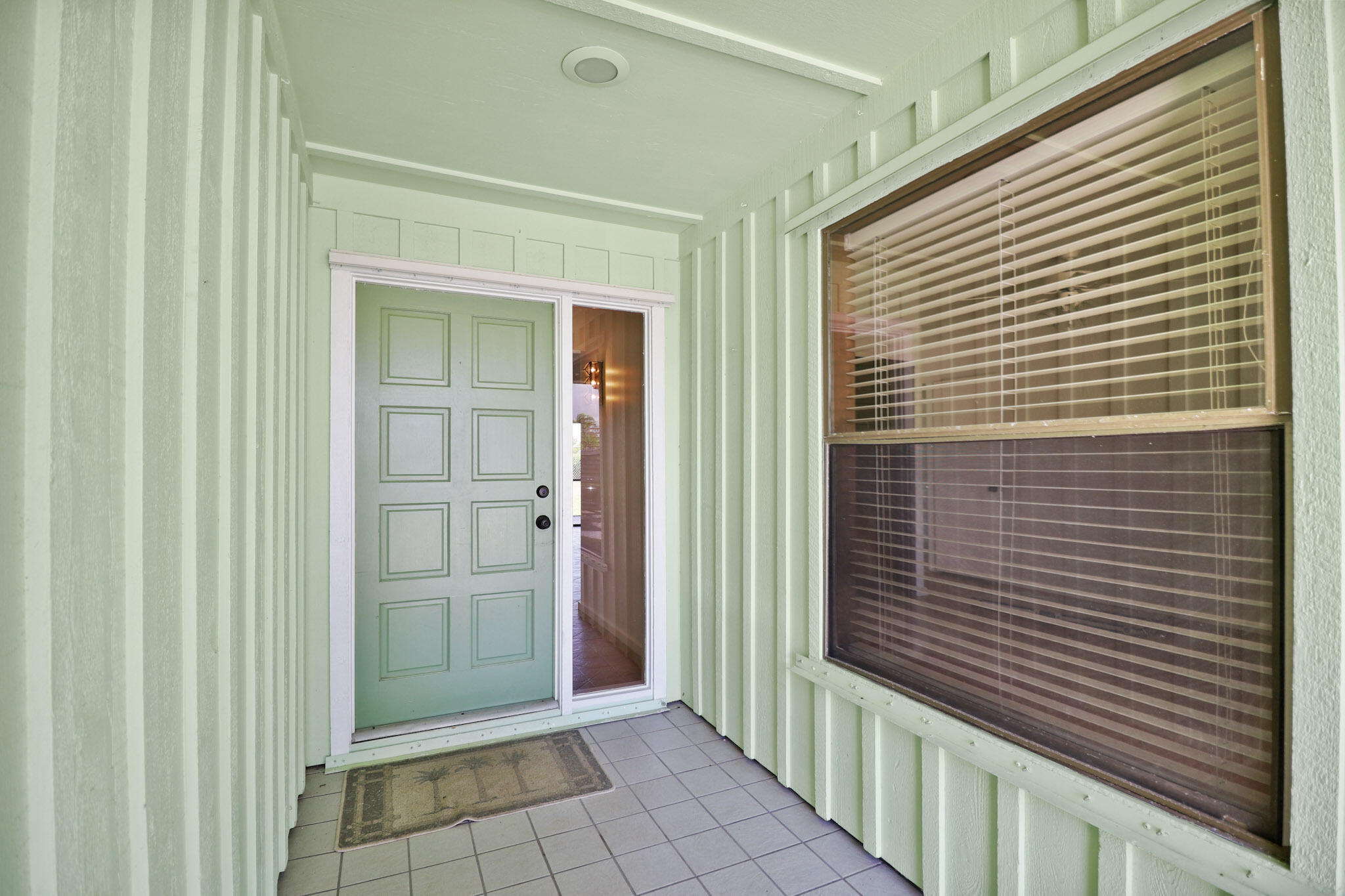 65 W Pinehill Trl, Tequesta FL 33469
