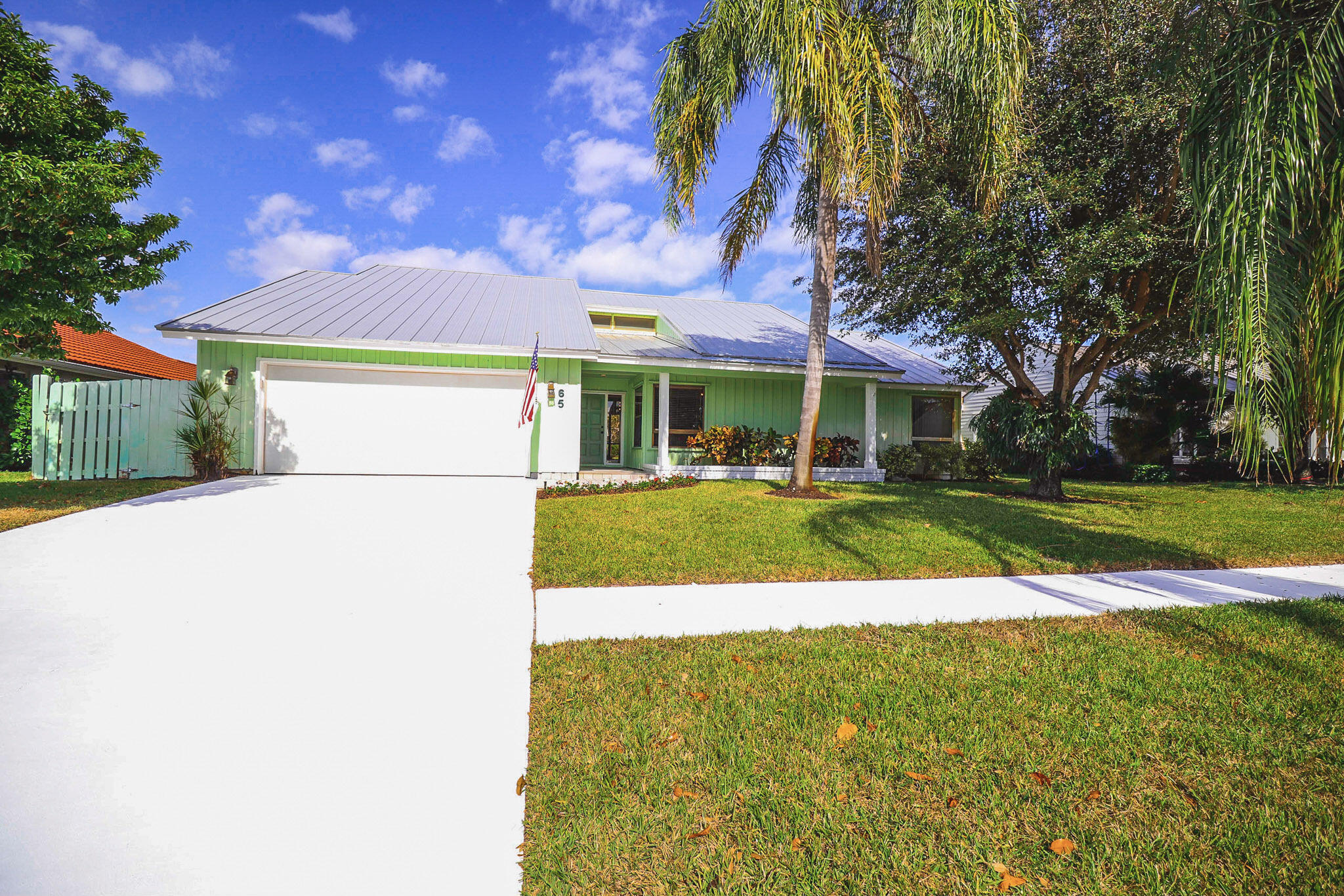 65 W Pinehill Trl, Tequesta FL 33469