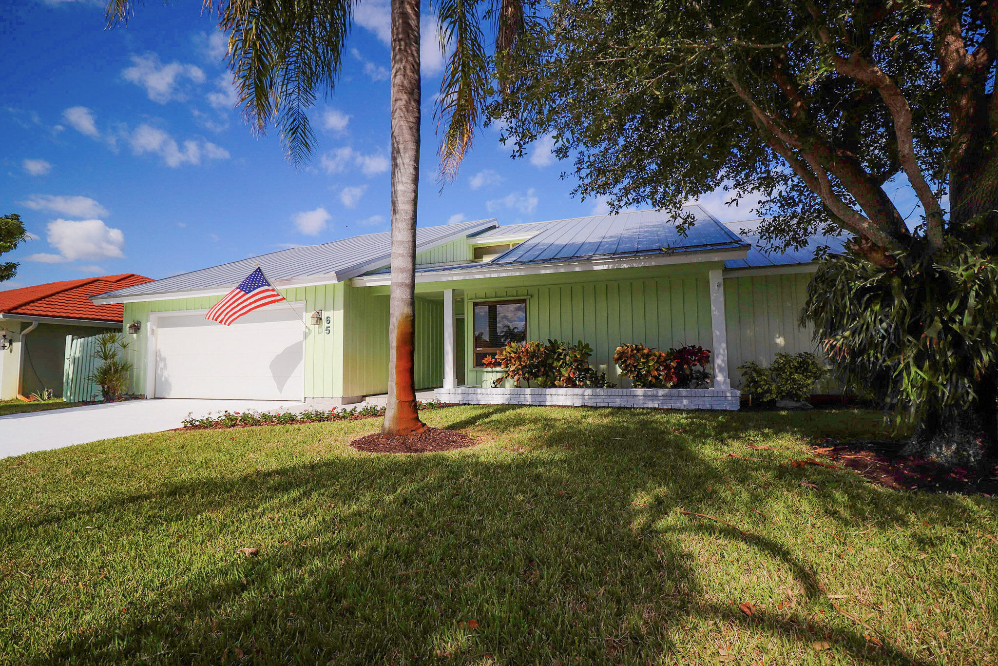 65 W Pinehill Trl, Tequesta FL 33469
