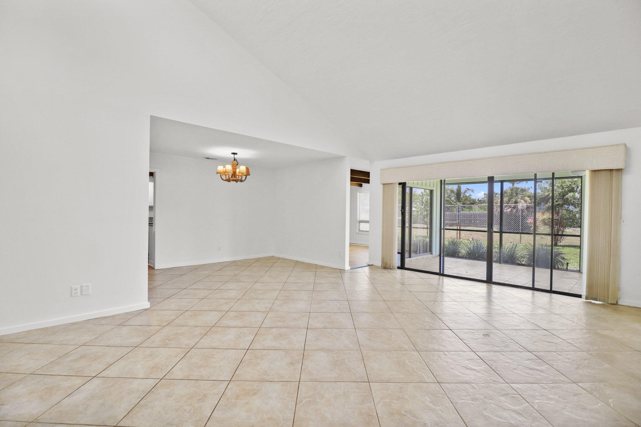 65 W Pinehill Trl, Tequesta FL 33469