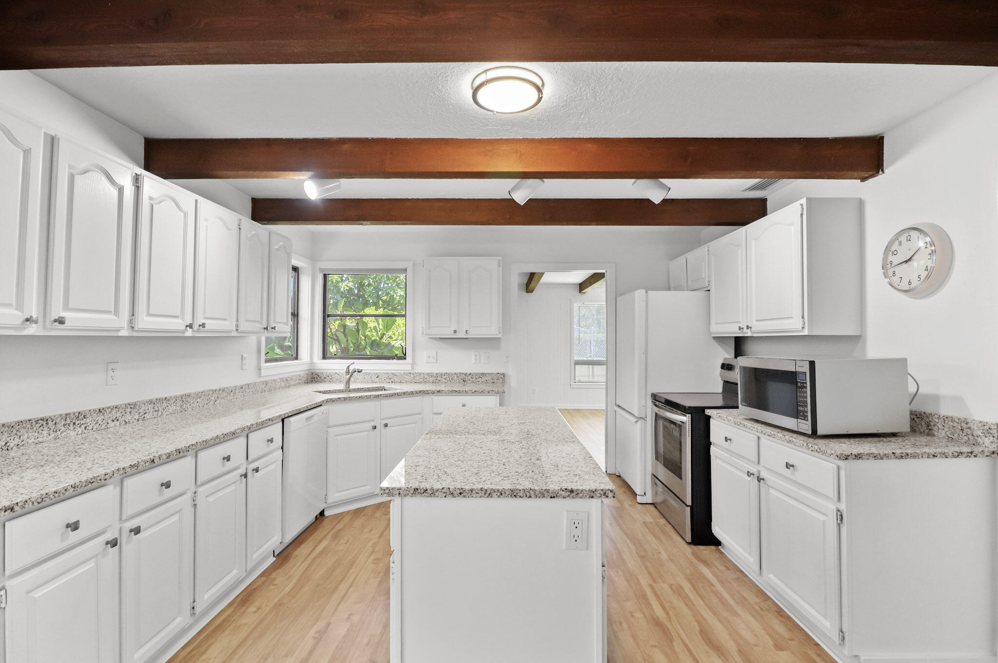65 W Pinehill Trl, Tequesta FL 33469