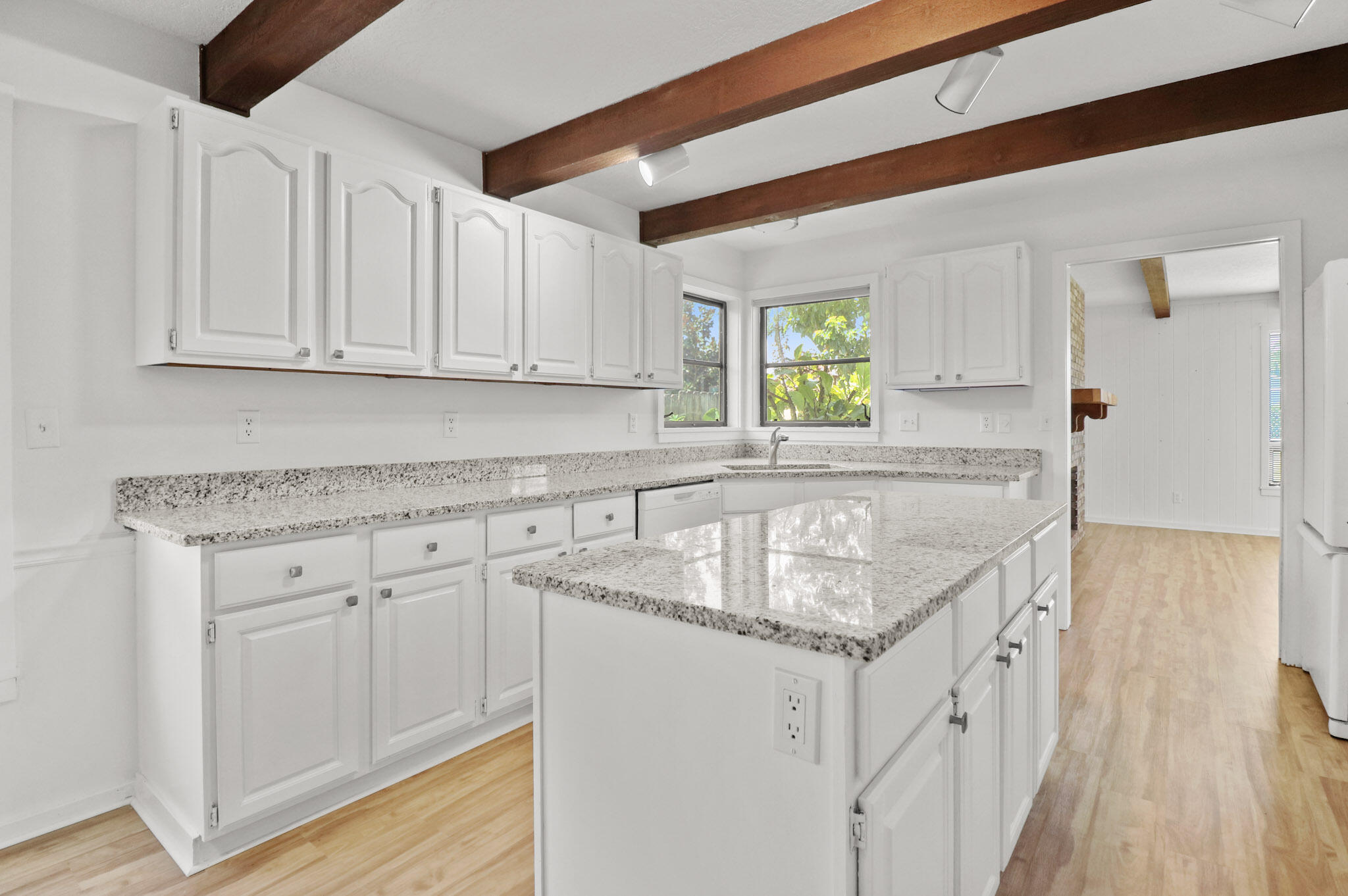 65 W Pinehill Trl, Tequesta FL 33469