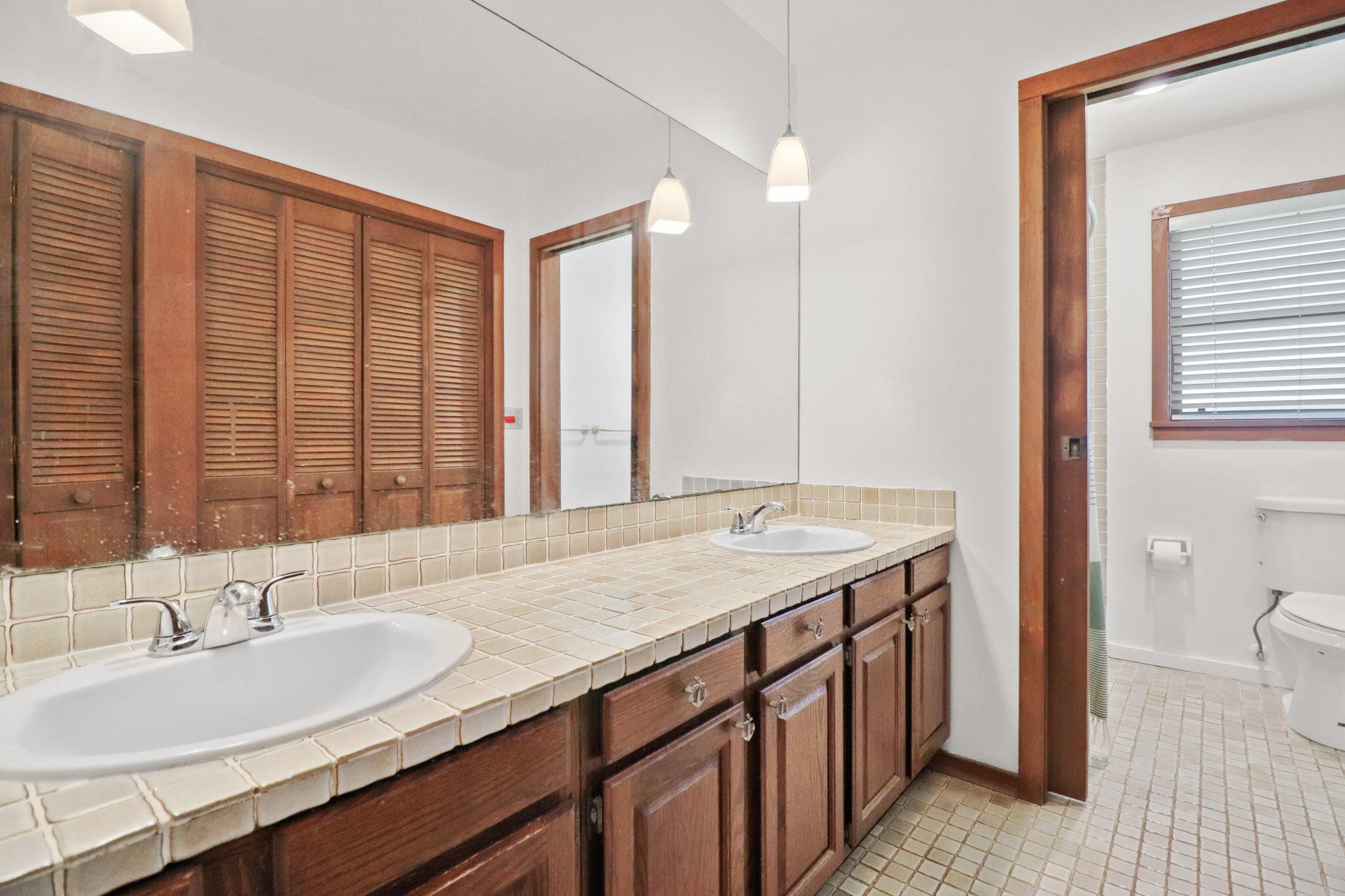 65 W Pinehill Trl, Tequesta FL 33469