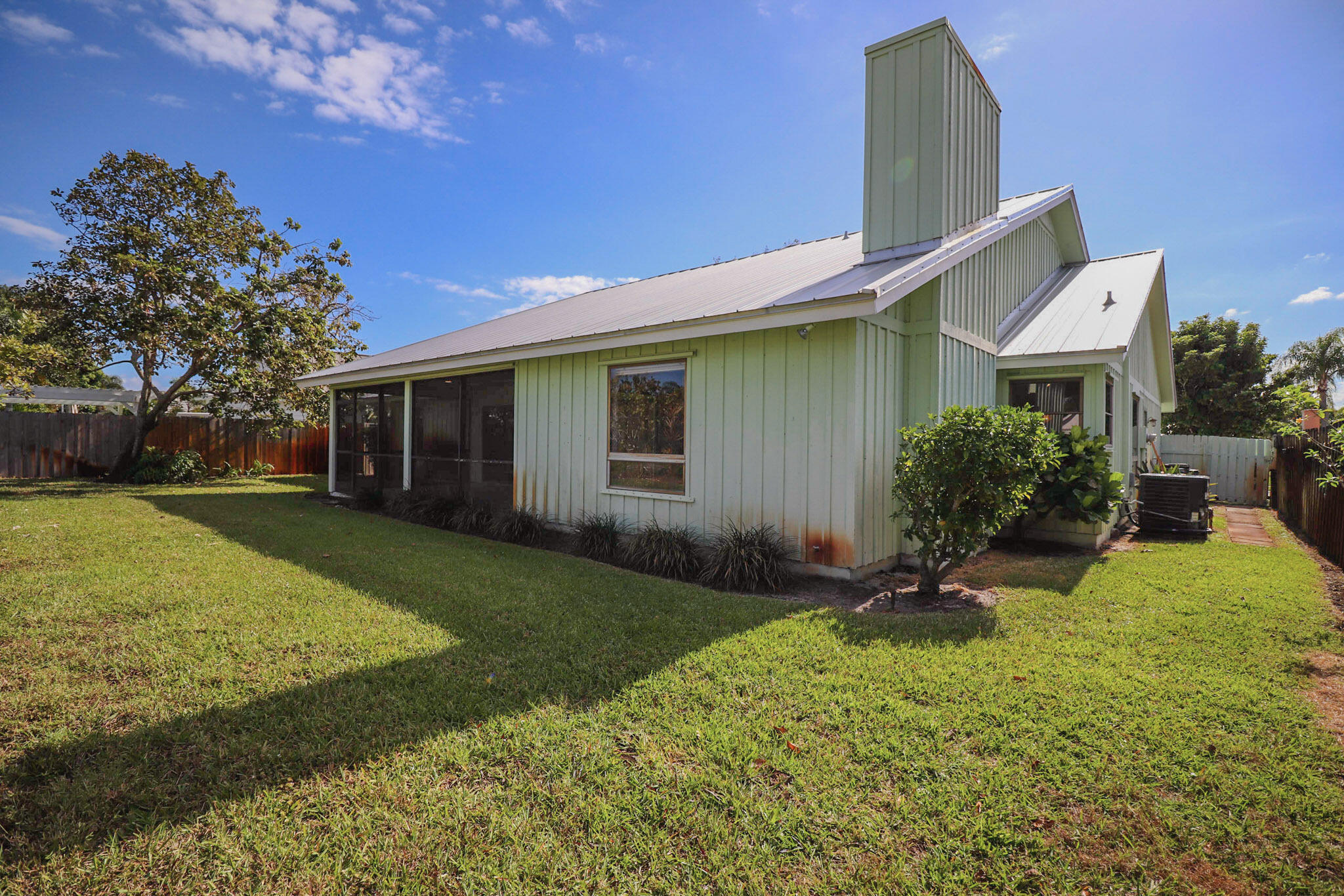 65 W Pinehill Trl, Tequesta FL 33469