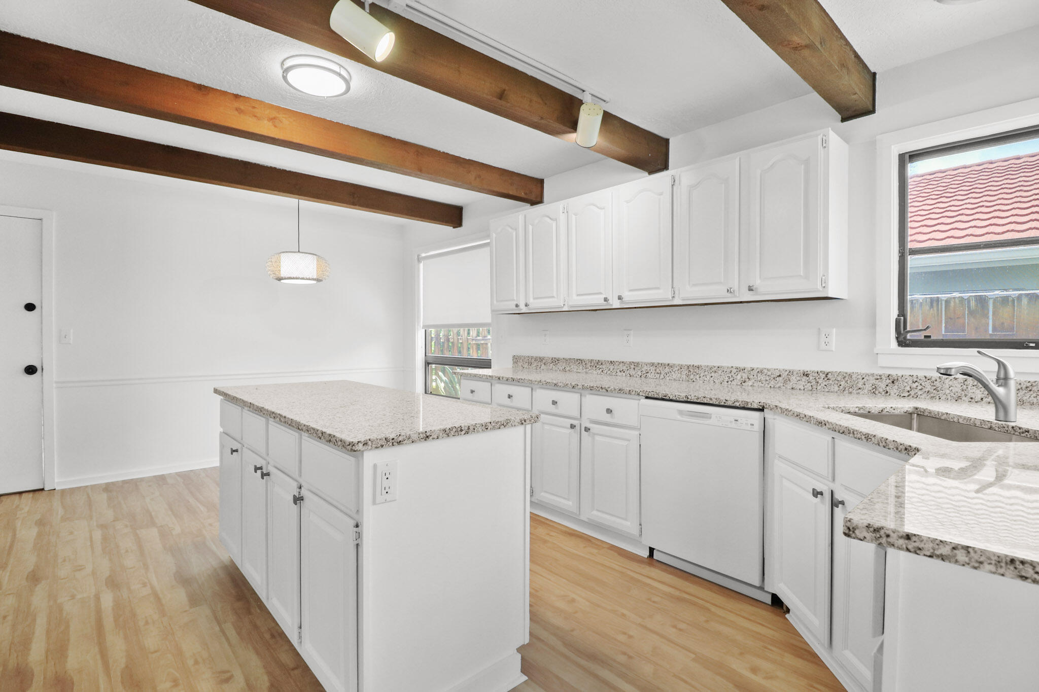 65 W Pinehill Trl, Tequesta FL 33469