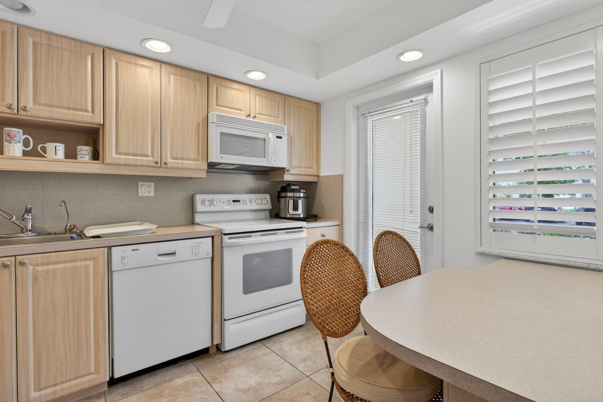 3150 NE 48th #104, Lighthouse Point FL 33064