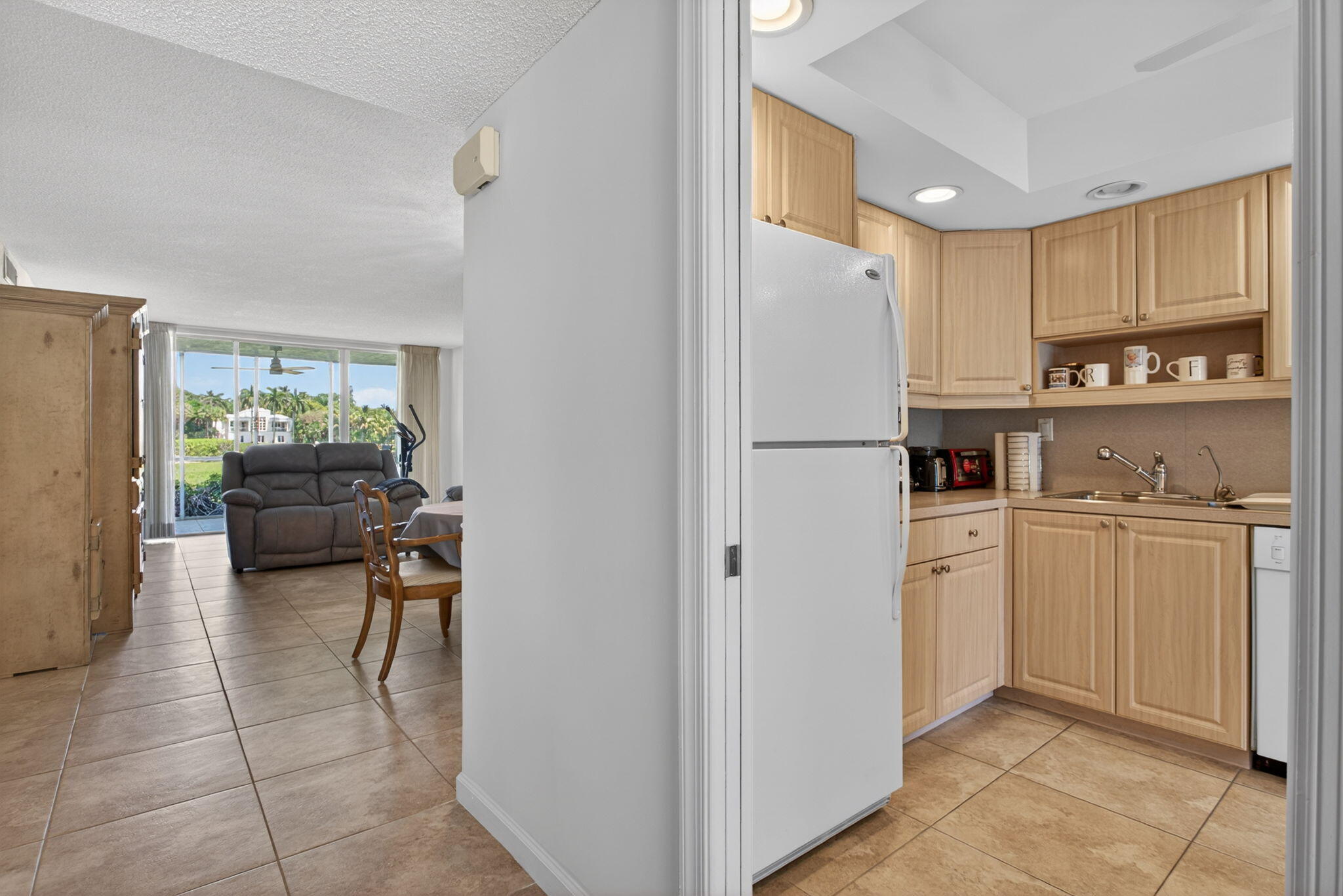 3150 NE 48th #104, Lighthouse Point FL 33064