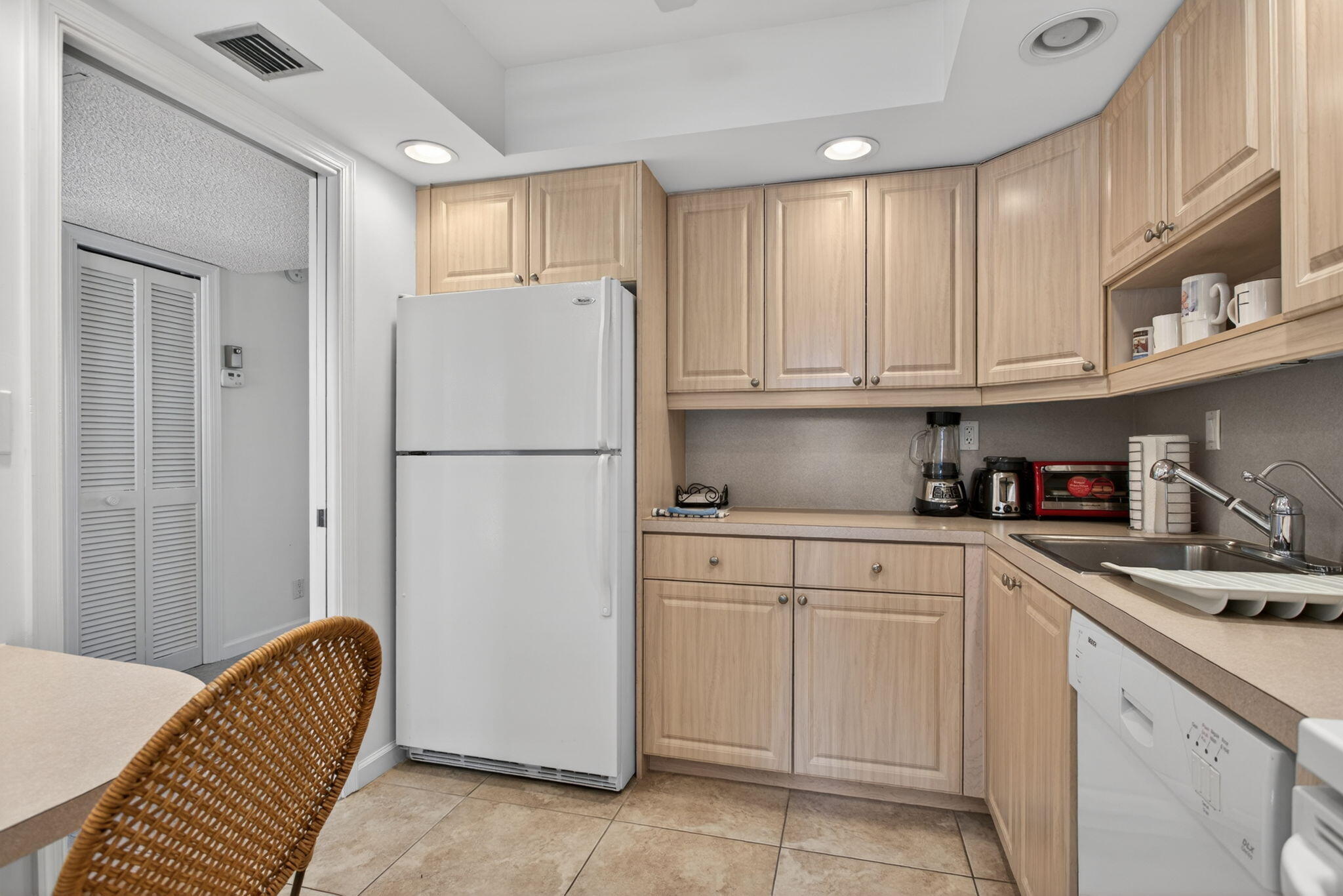 3150 NE 48th #104, Lighthouse Point FL 33064