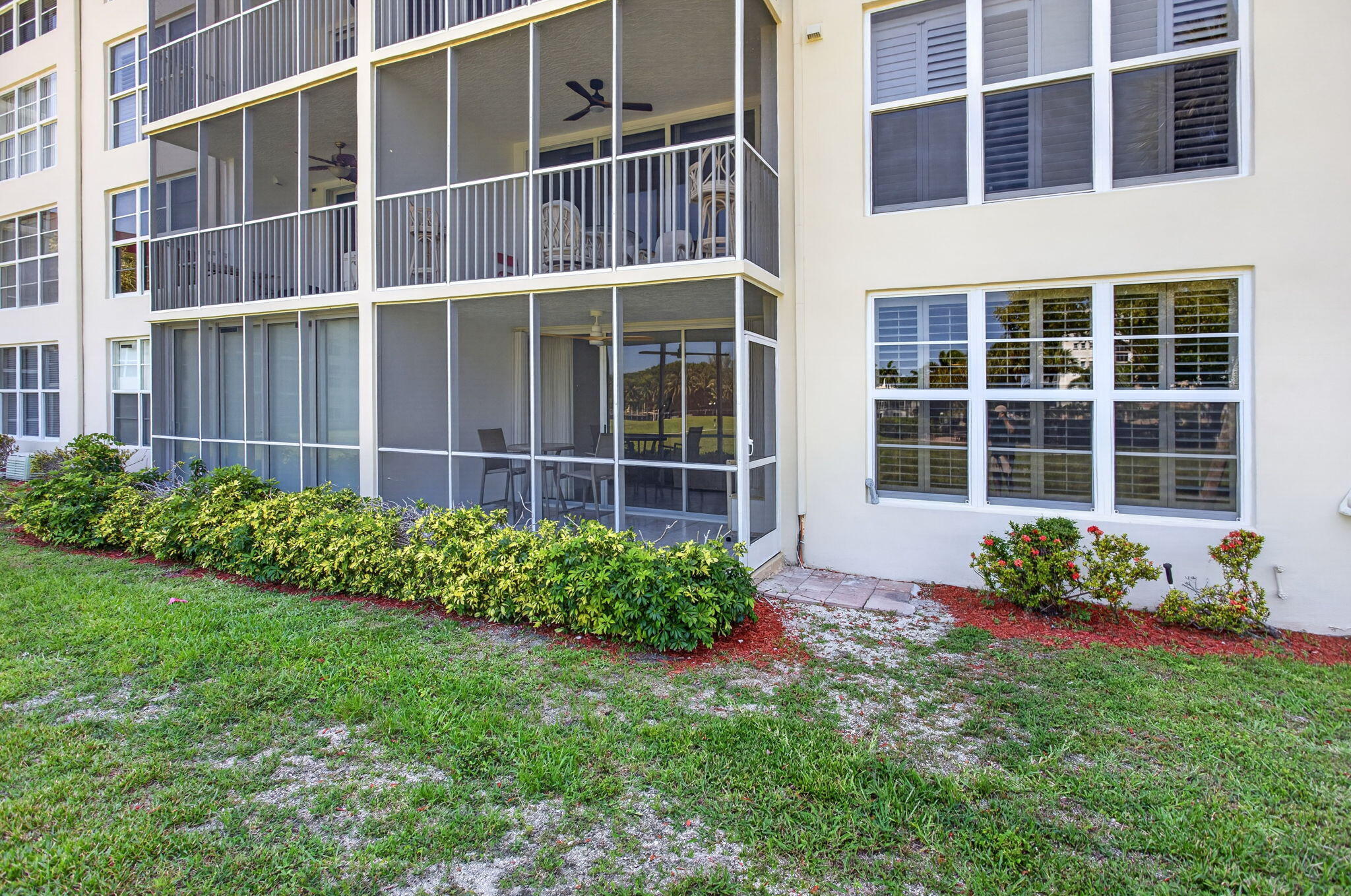 3150 NE 48th #104, Lighthouse Point FL 33064