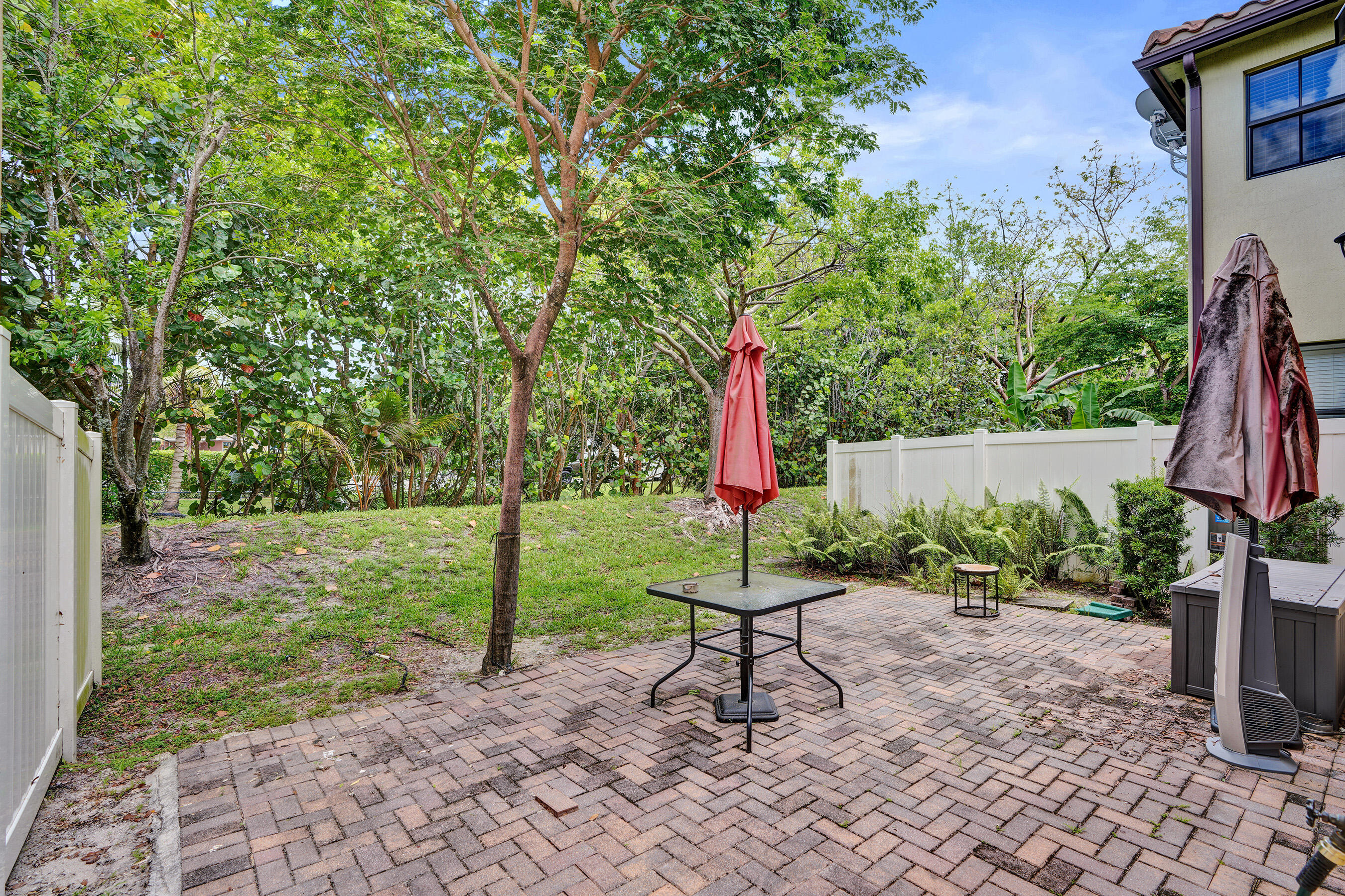 5902 NW 46th, Tamarac FL 33319