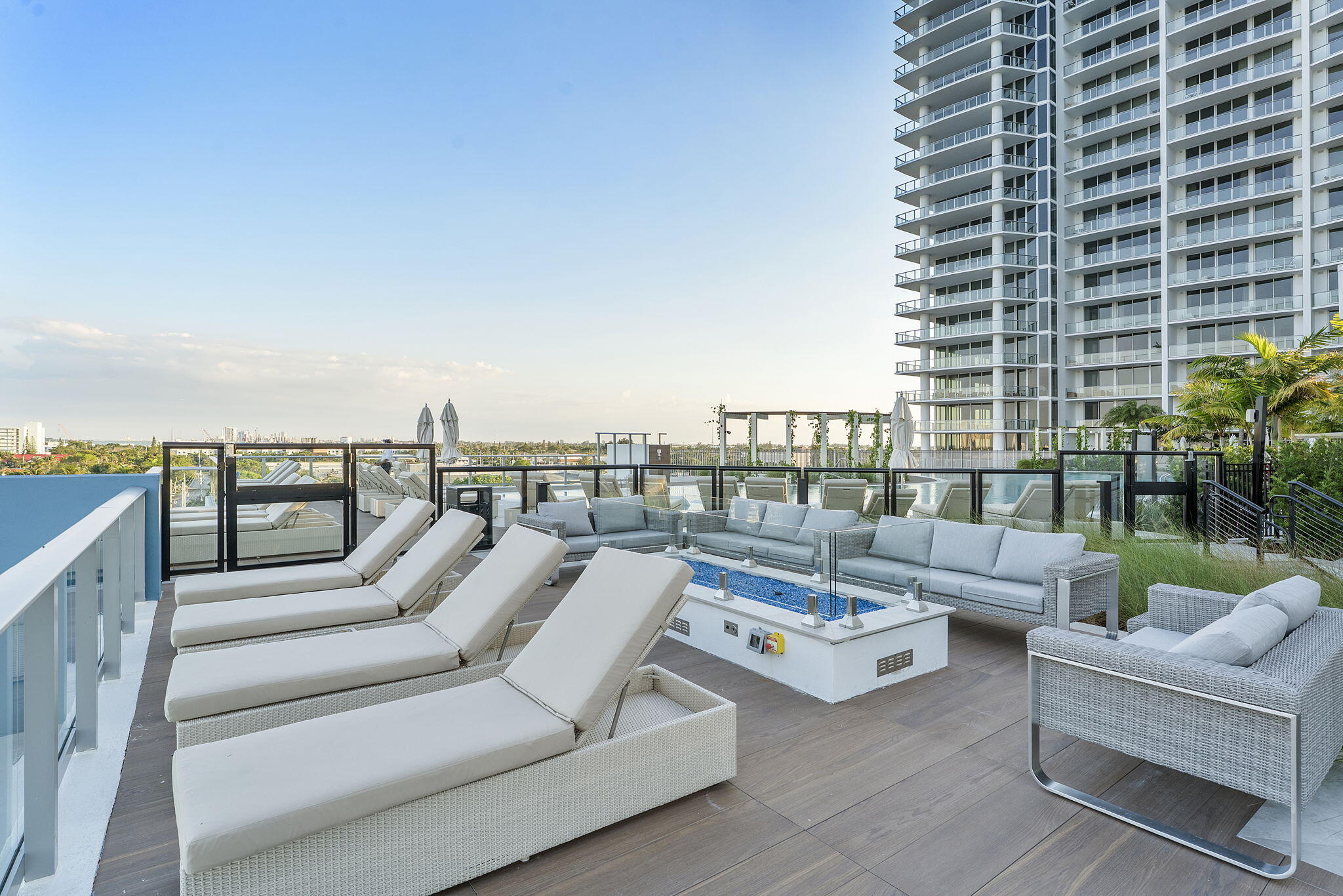 220 Lake Shore #Penthouse 2321, Lake Park FL 33403