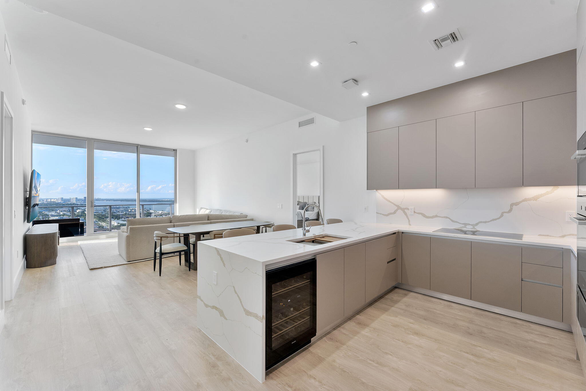 220 Lake Shore #Penthouse 2321, Lake Park FL 33403