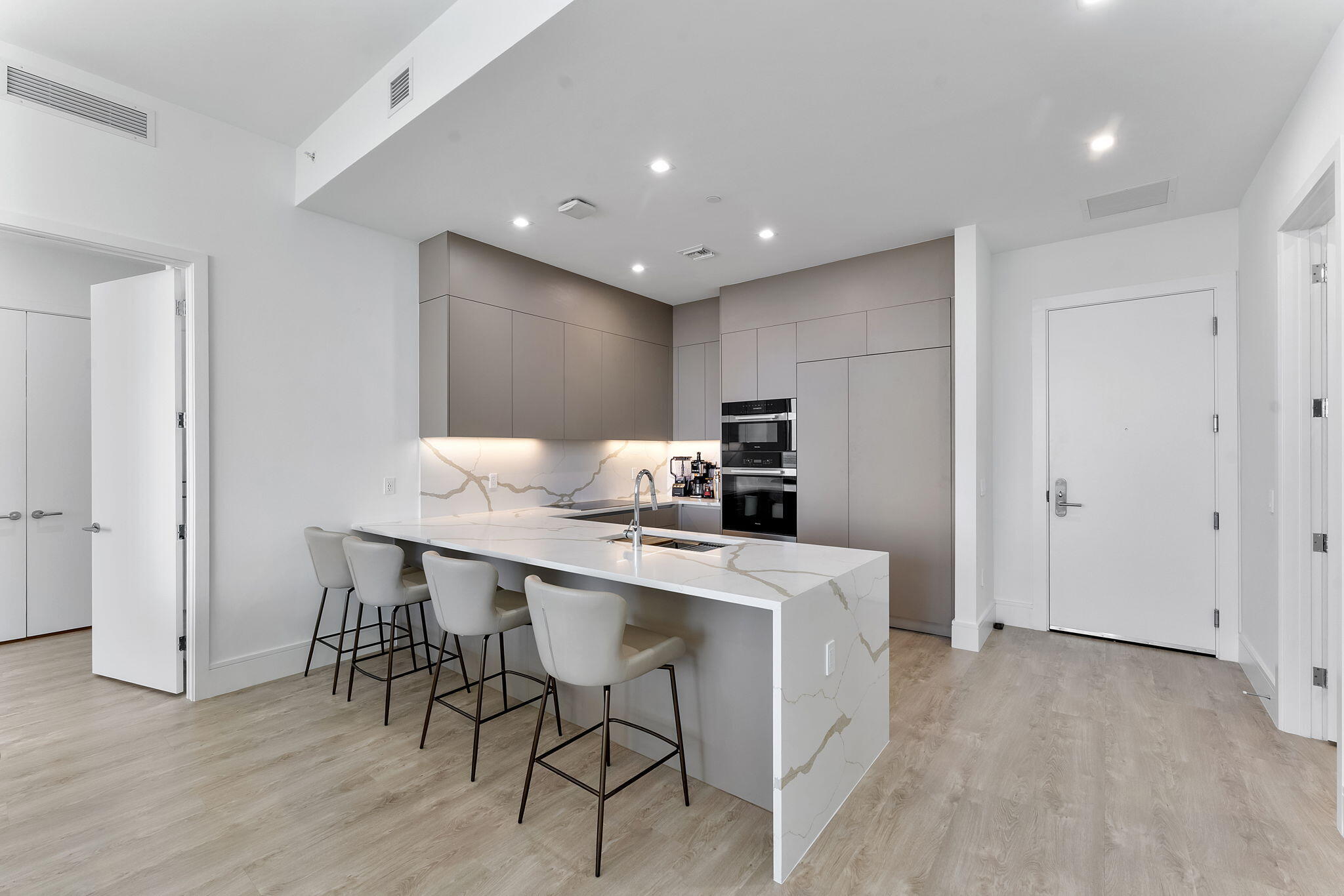220 Lake Shore #Penthouse 2321, Lake Park FL 33403
