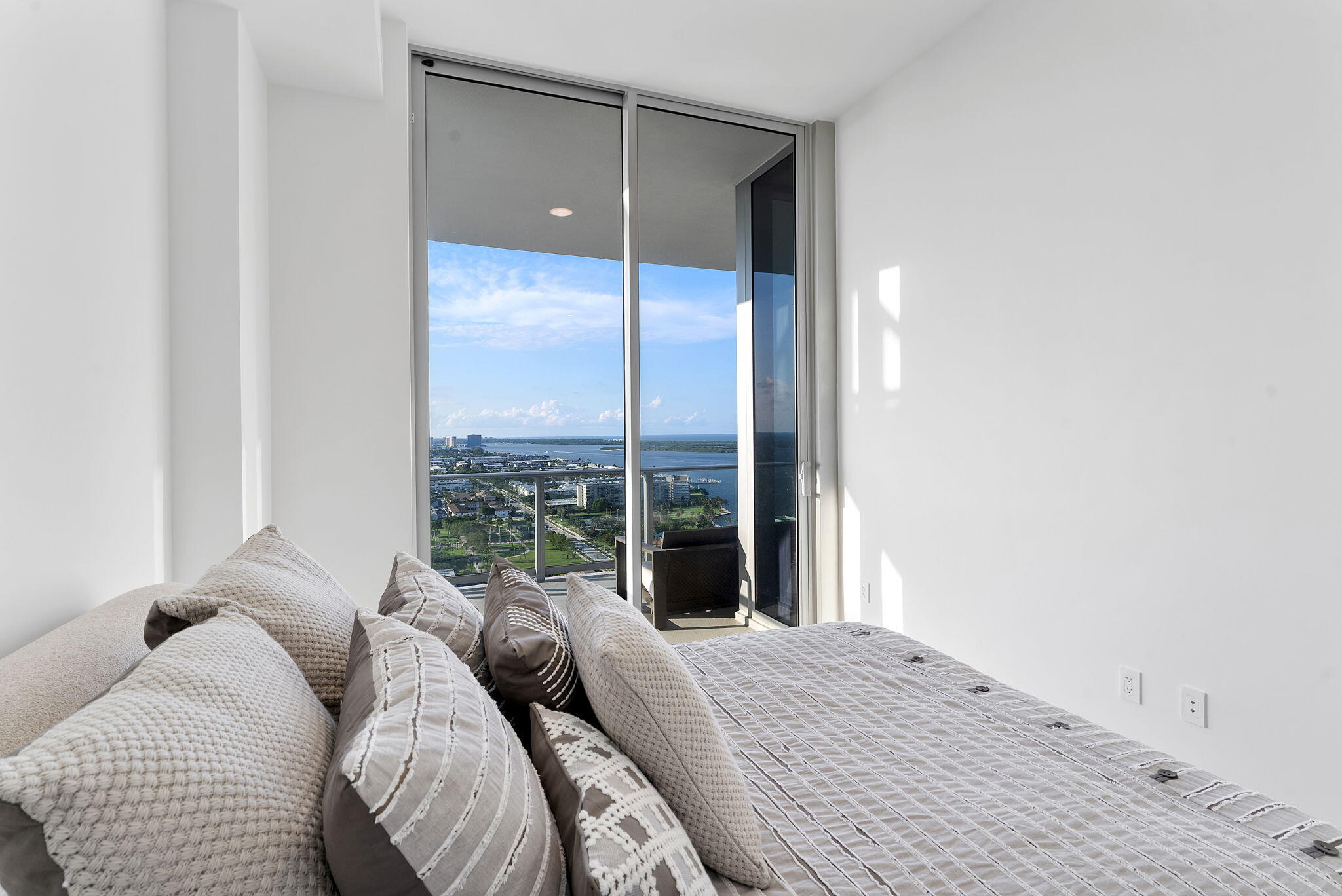220 Lake Shore #Penthouse 2321, Lake Park FL 33403