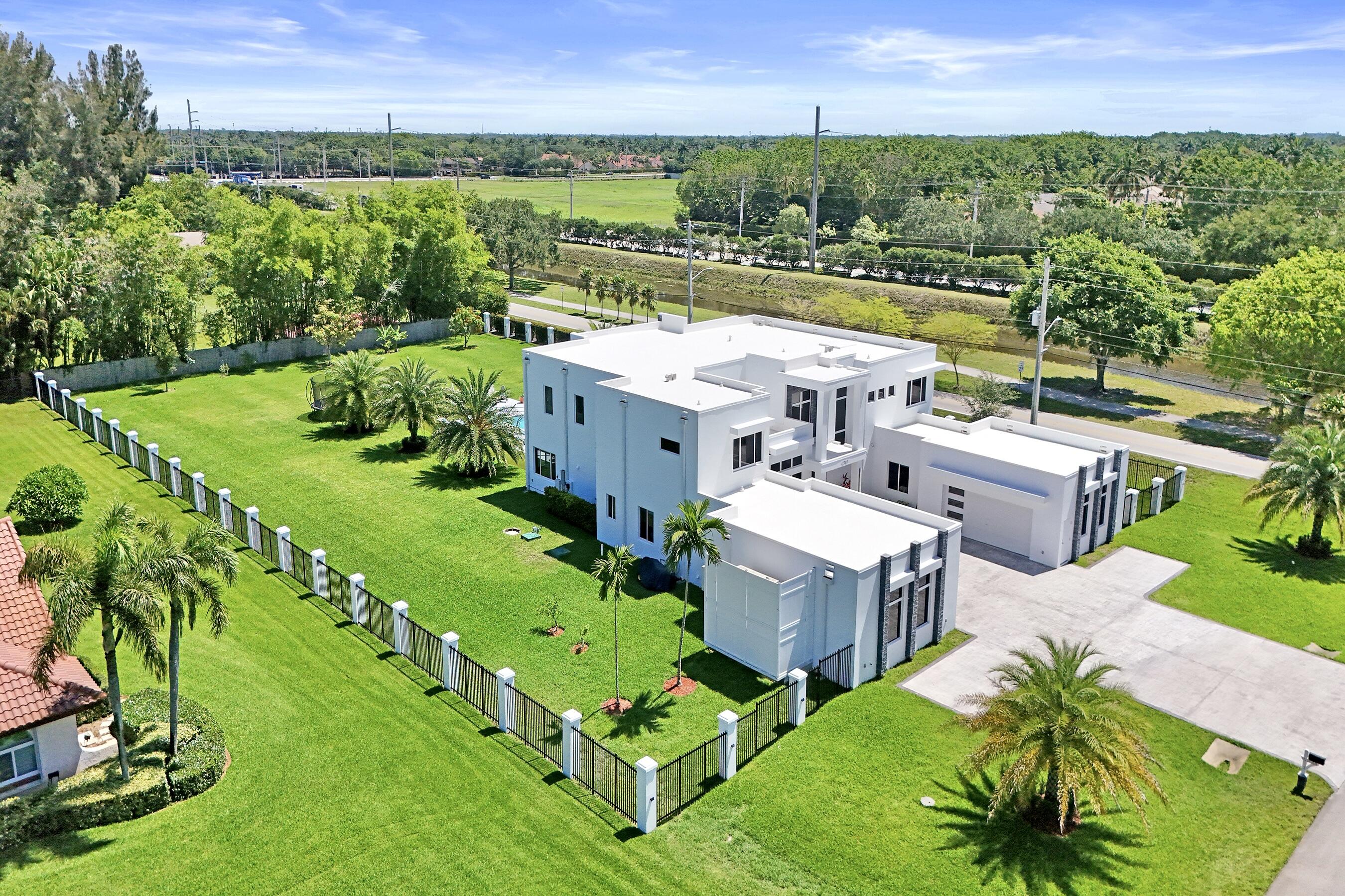 11201 SW 3rd, Plantation FL 33325