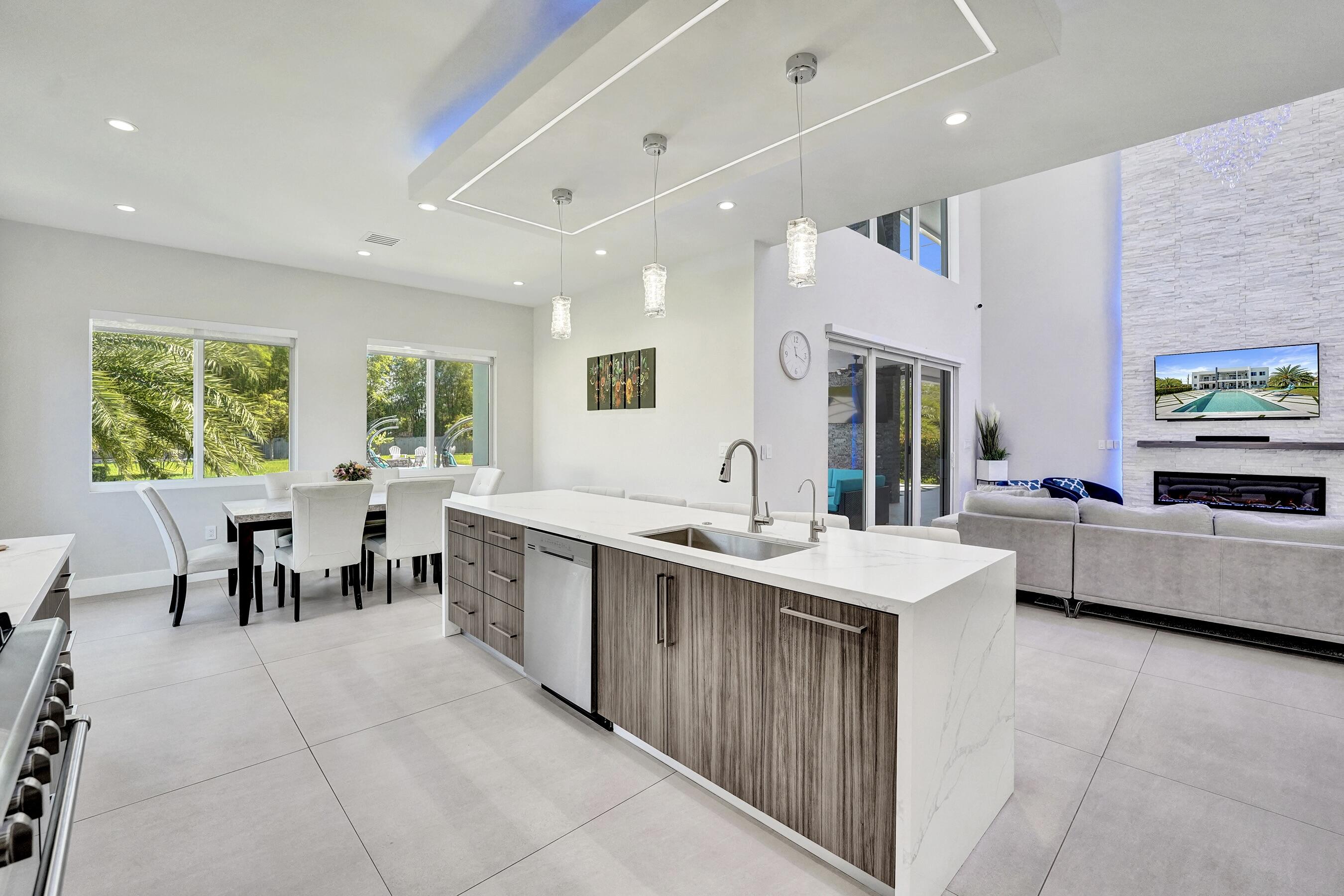 11201 SW 3rd, Plantation FL 33325