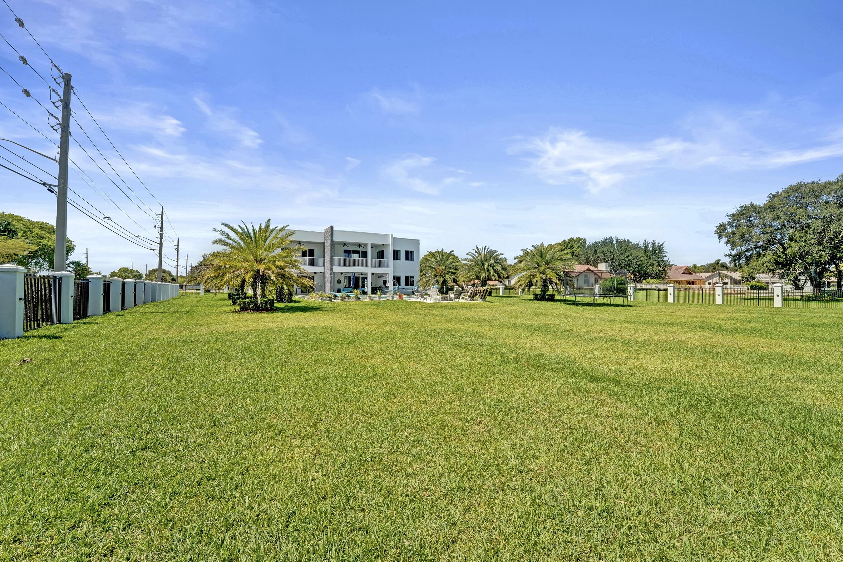 11201 SW 3rd, Plantation FL 33325