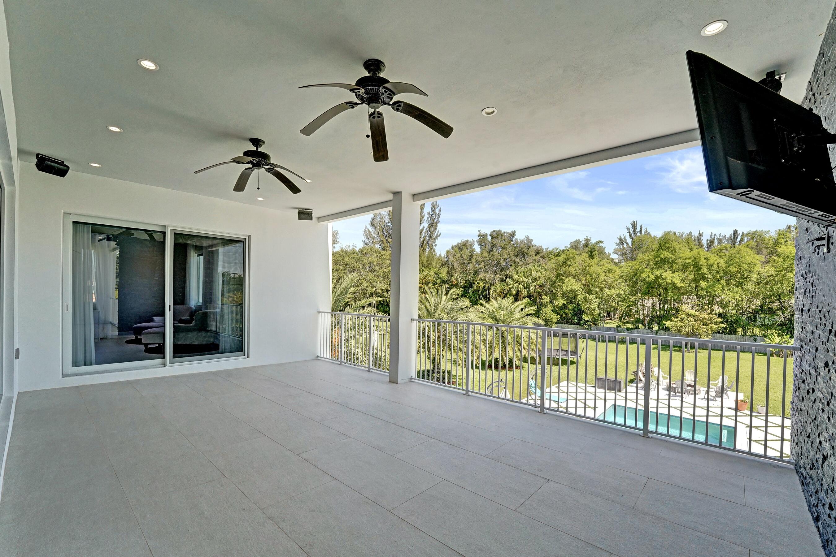 11201 SW 3rd, Plantation FL 33325