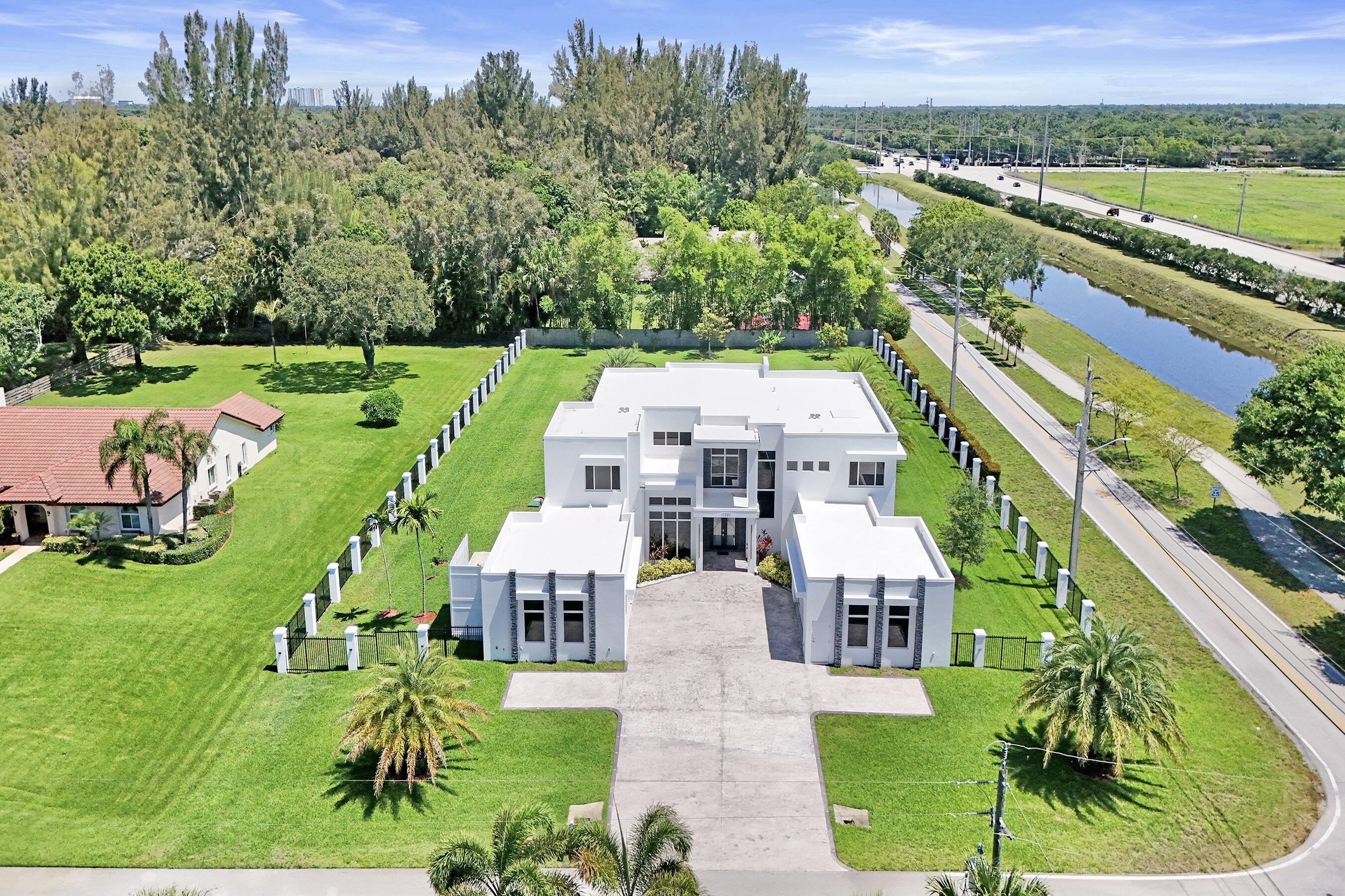 11201 SW 3rd, Plantation FL 33325