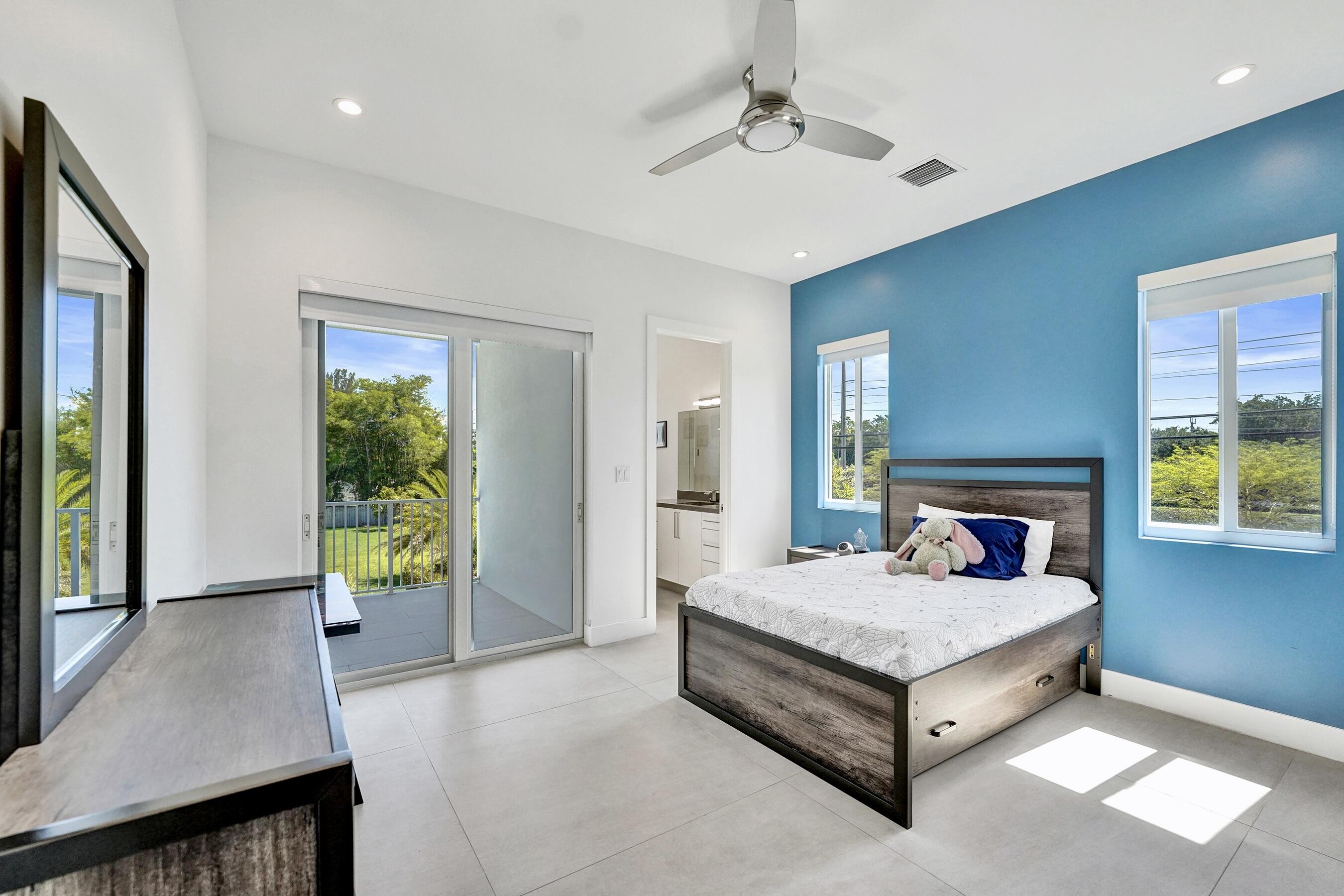 11201 SW 3rd, Plantation FL 33325