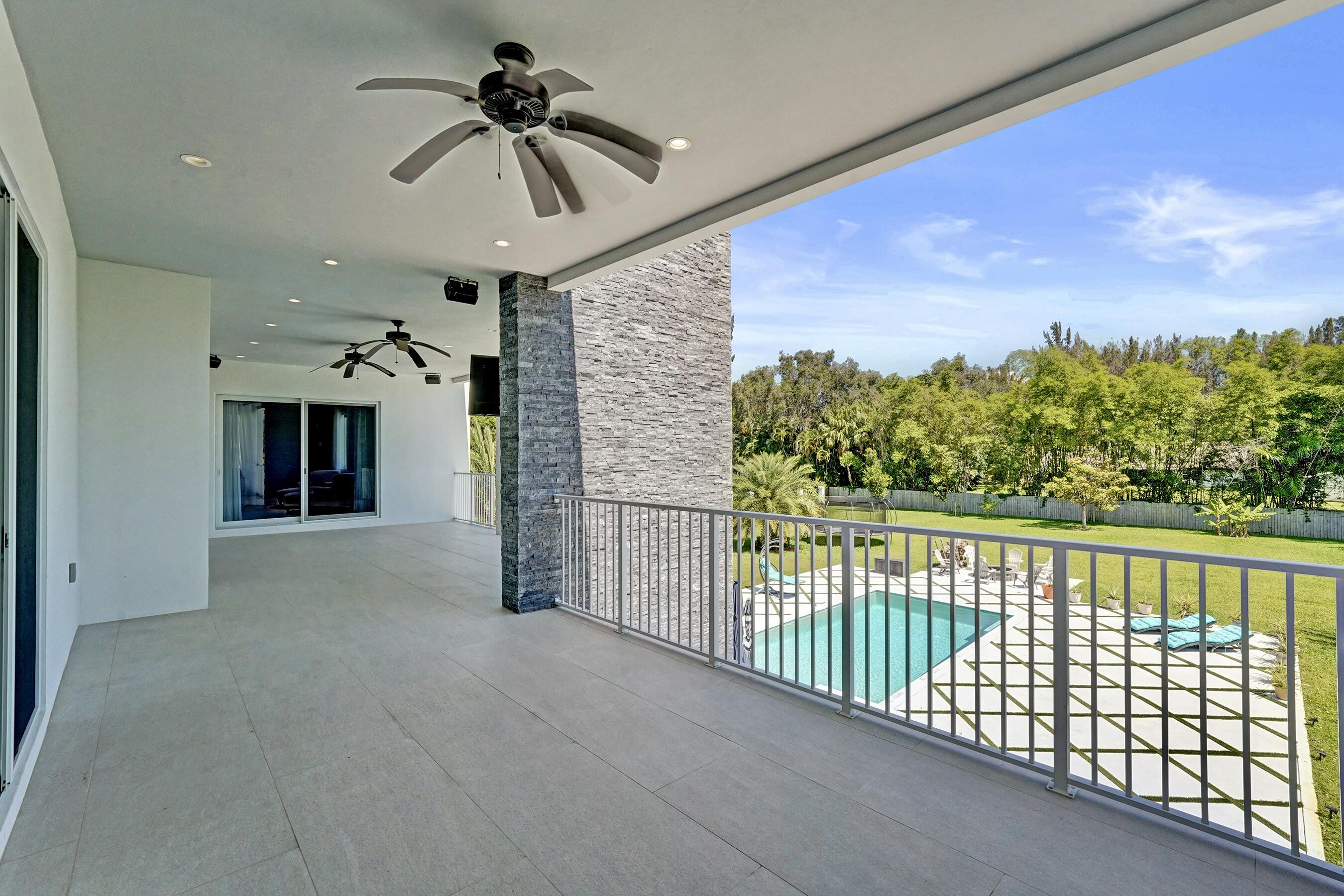 11201 SW 3rd, Plantation FL 33325