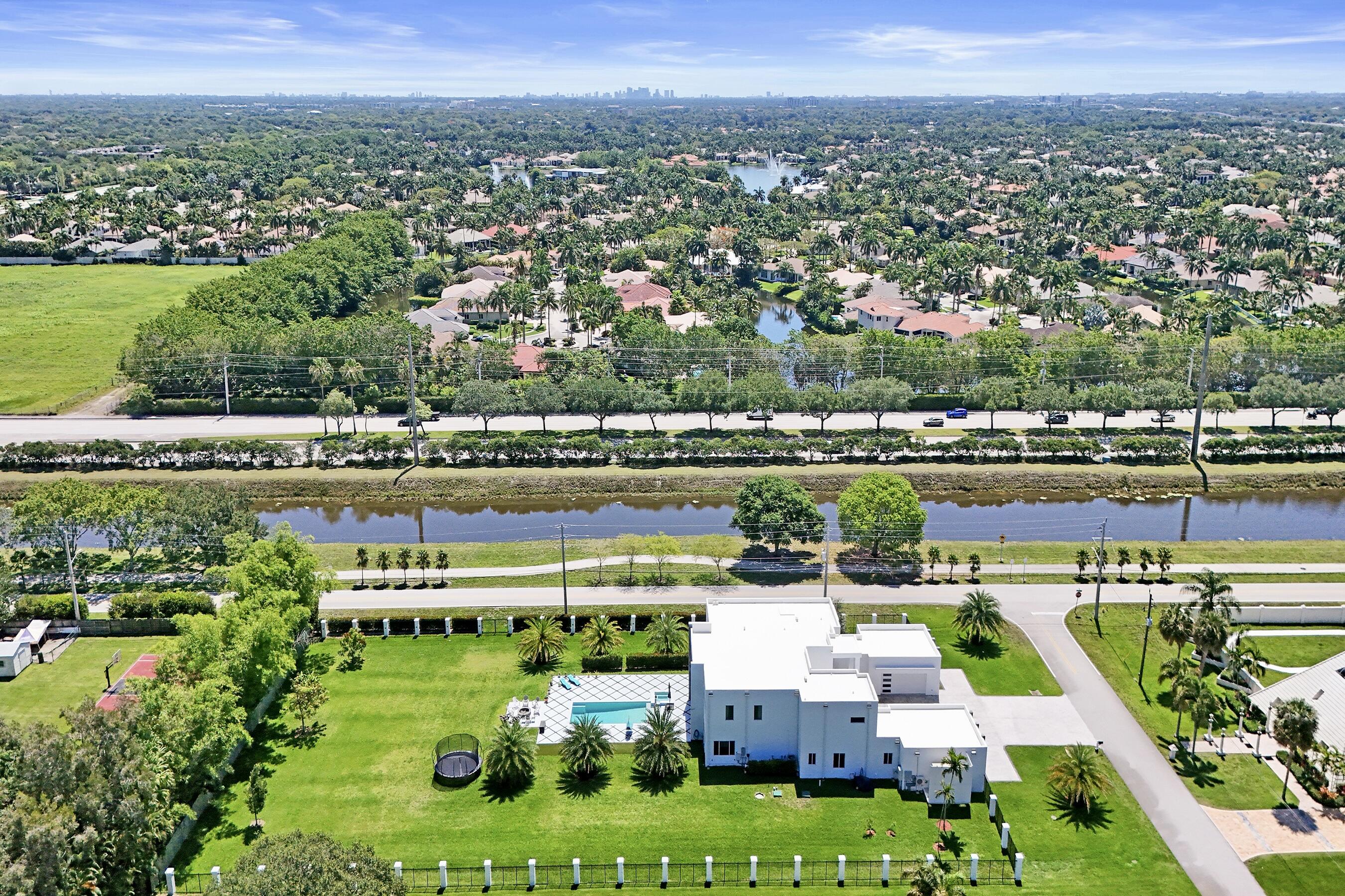 11201 SW 3rd, Plantation FL 33325