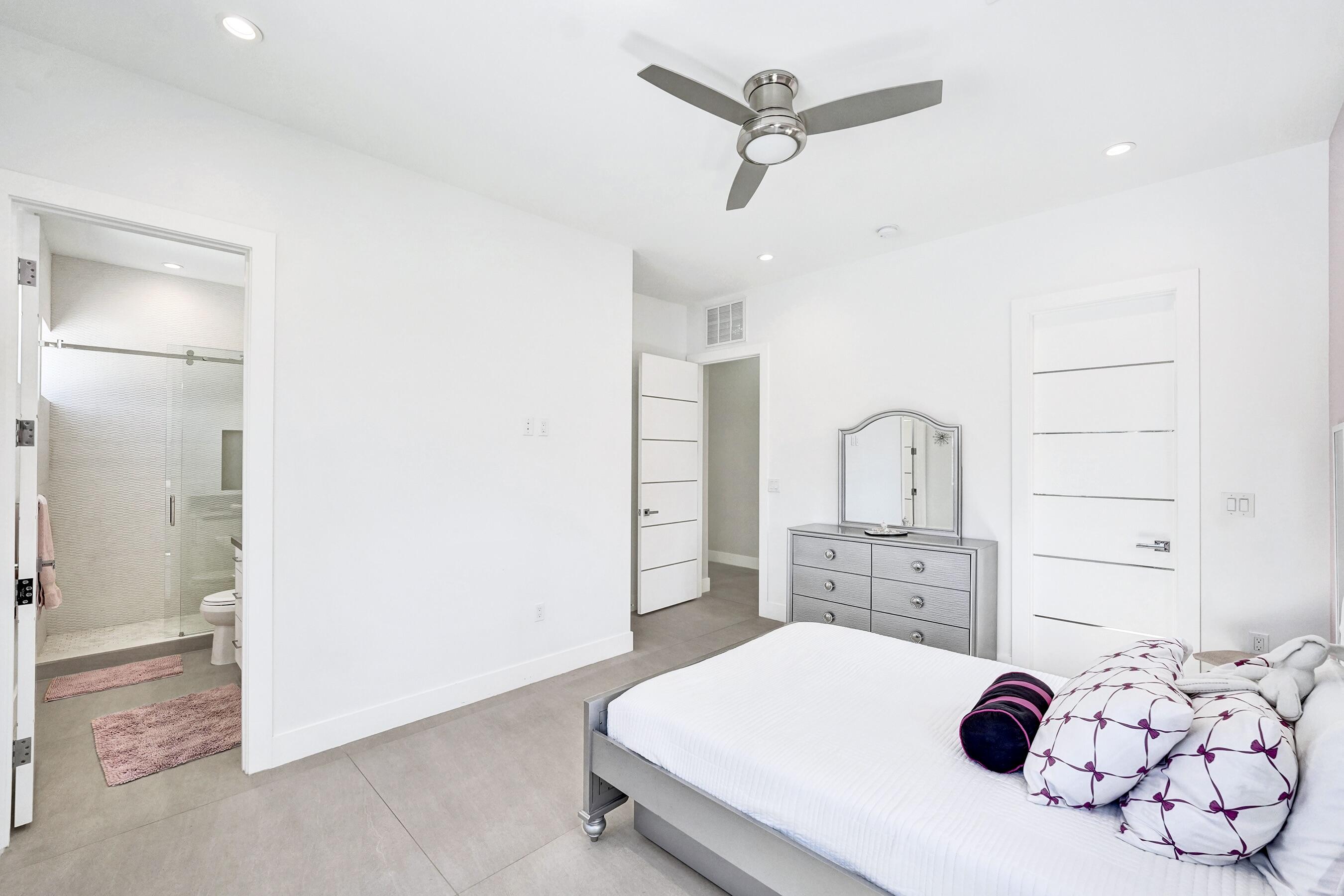 11201 SW 3rd, Plantation FL 33325