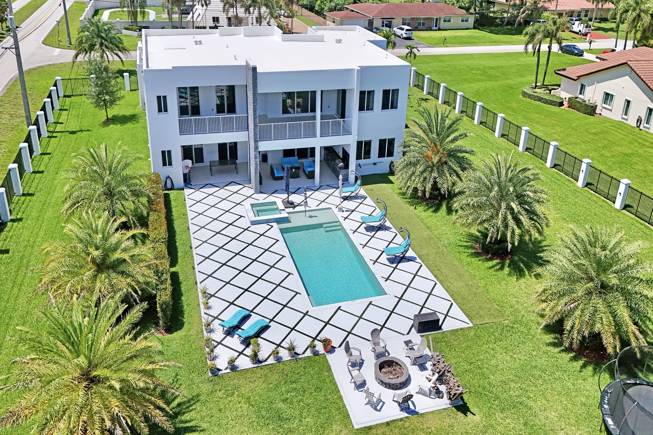 11201 SW 3rd, Plantation FL 33325