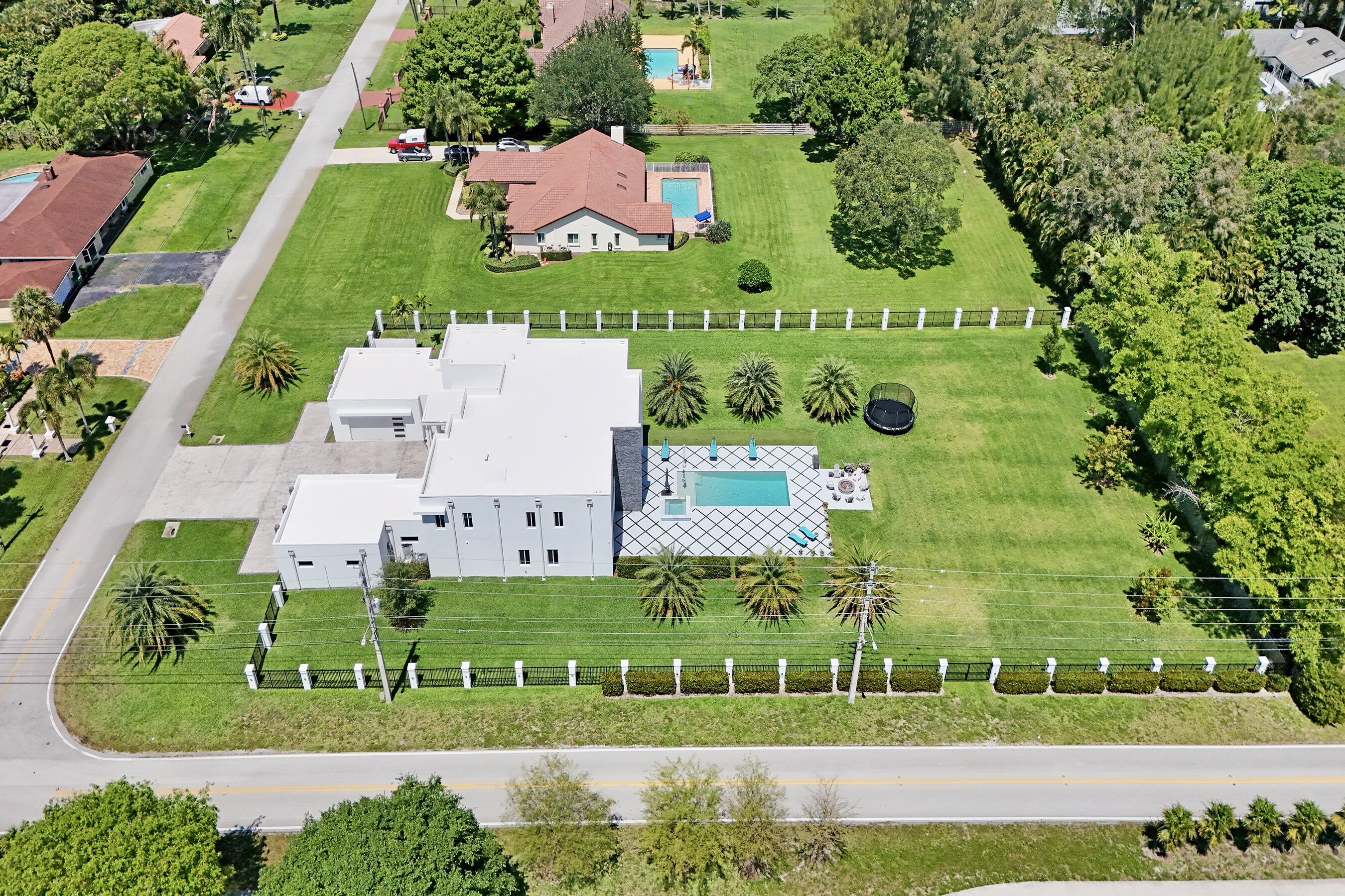 11201 SW 3rd, Plantation FL 33325