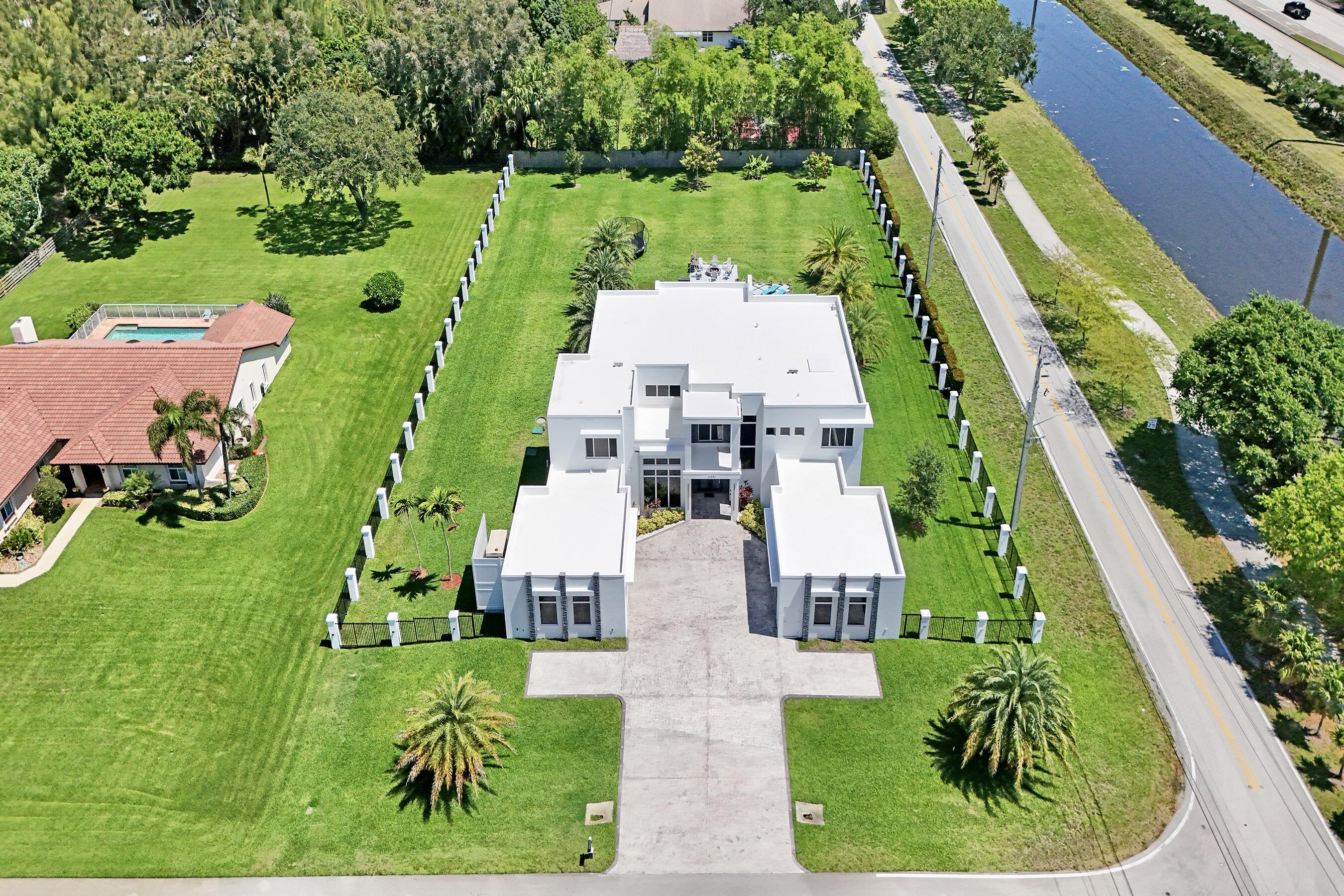 11201 SW 3rd, Plantation FL 33325