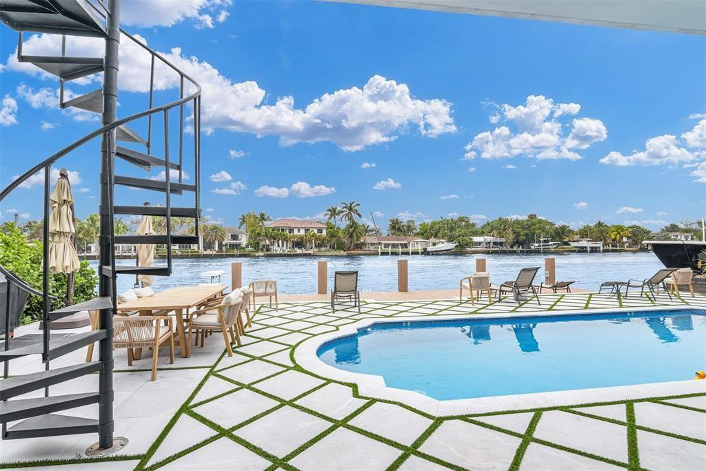 319 S Riverside, Pompano Beach FL 33062