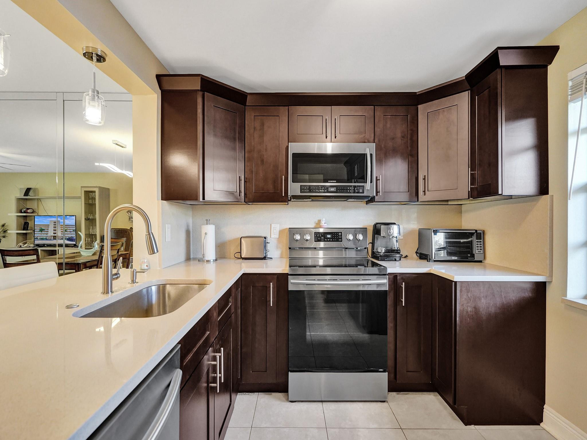 401 SE 3rd #107, Dania Beach FL 33004