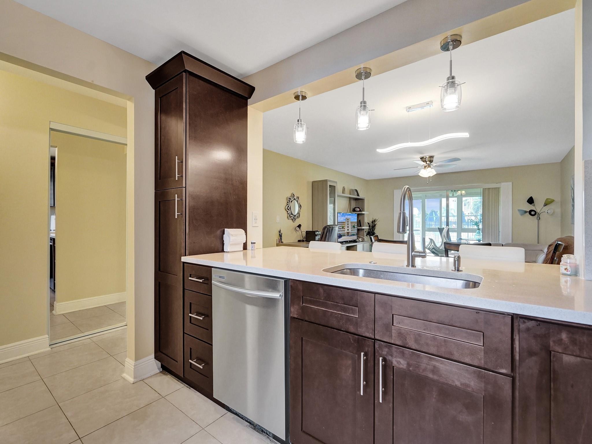 401 SE 3rd #107, Dania Beach FL 33004