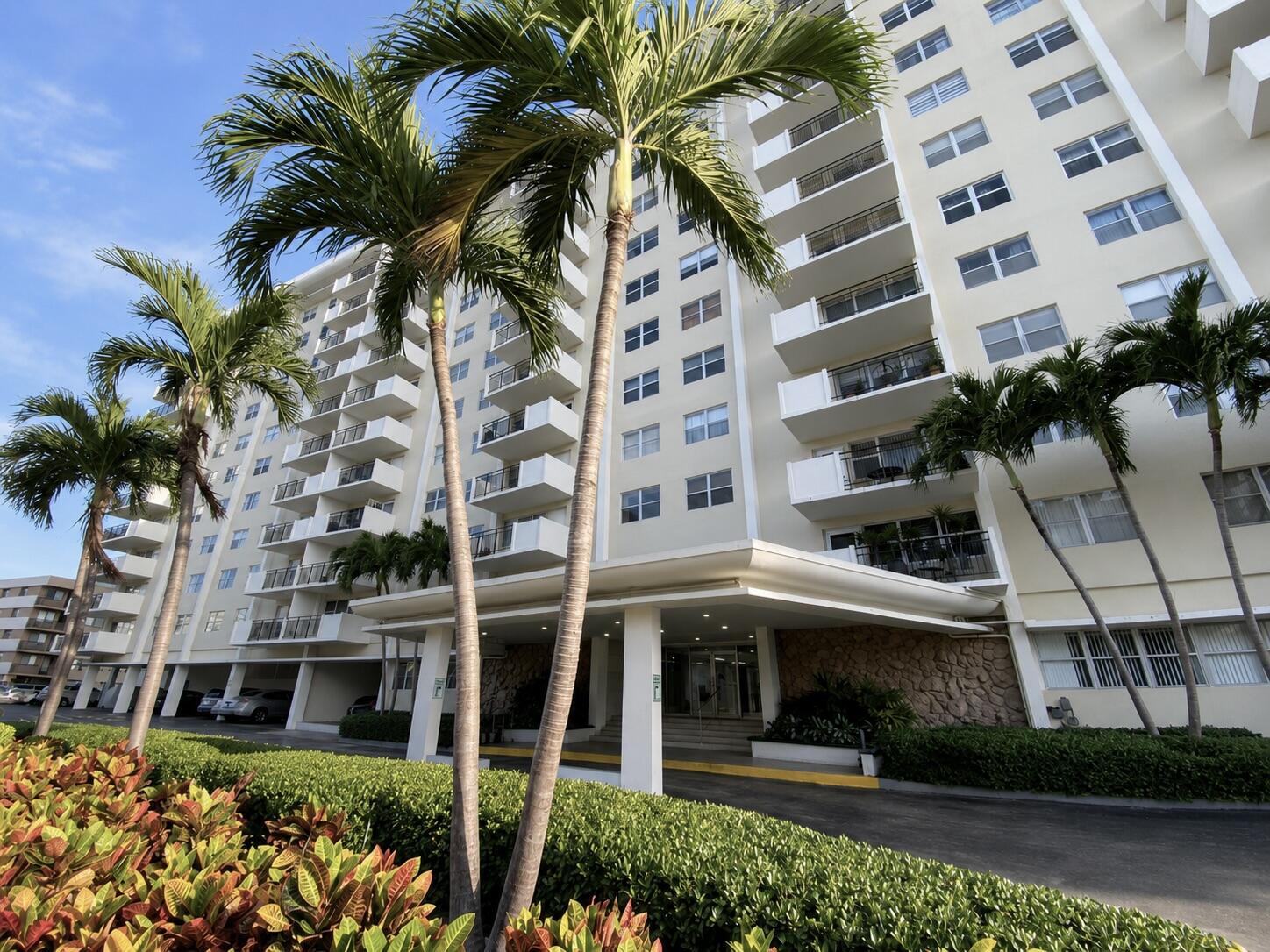 401 Golden Isles #402, Hallandale Beach FL 33009