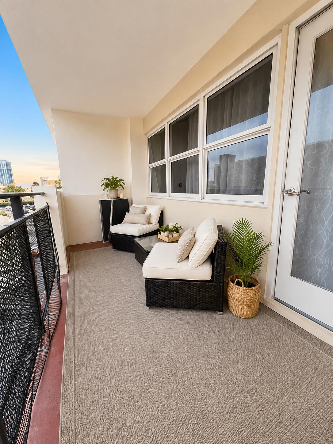 401 Golden Isles #402, Hallandale Beach FL 33009