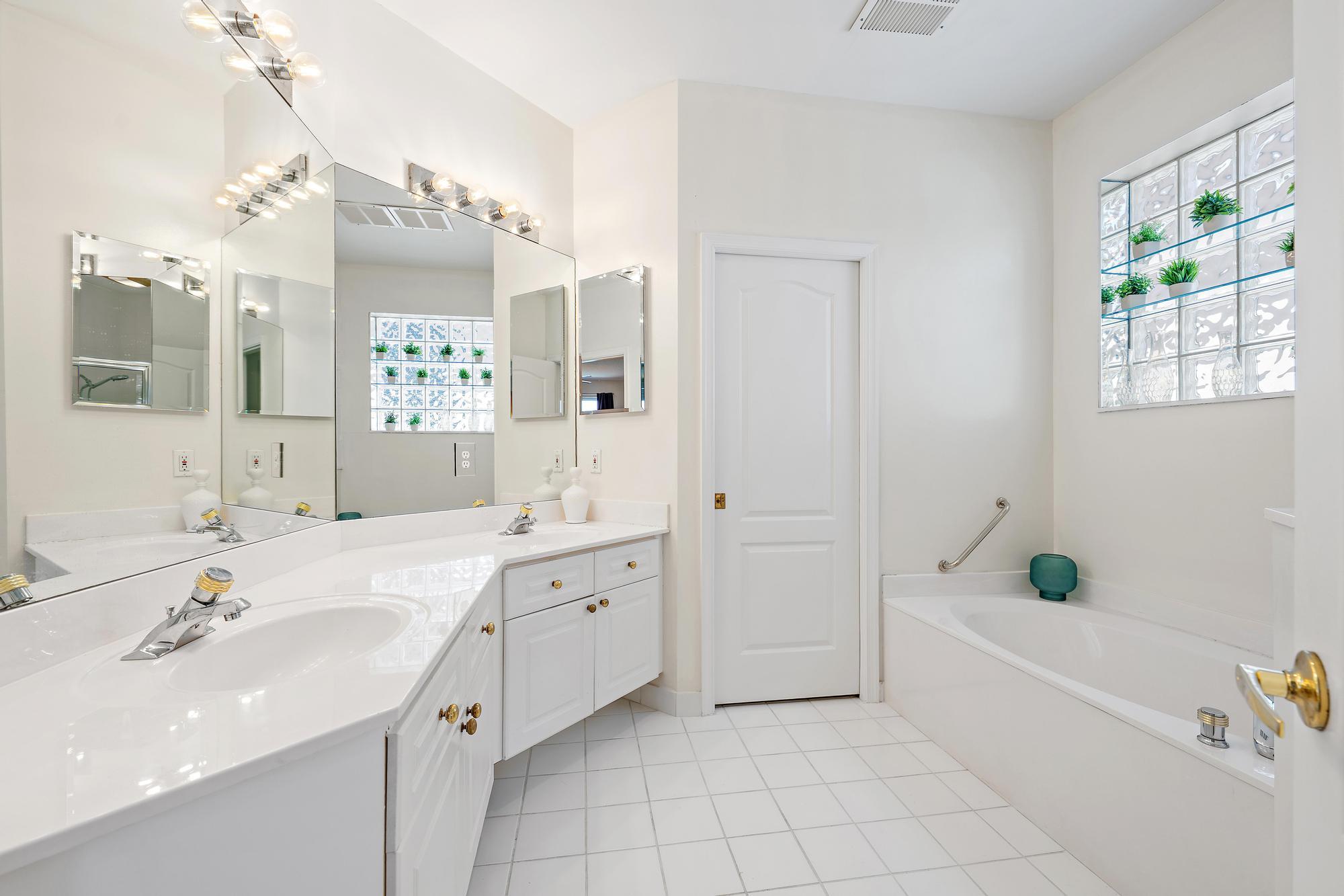 8232 Heritage Club, West Palm Beach FL 33412