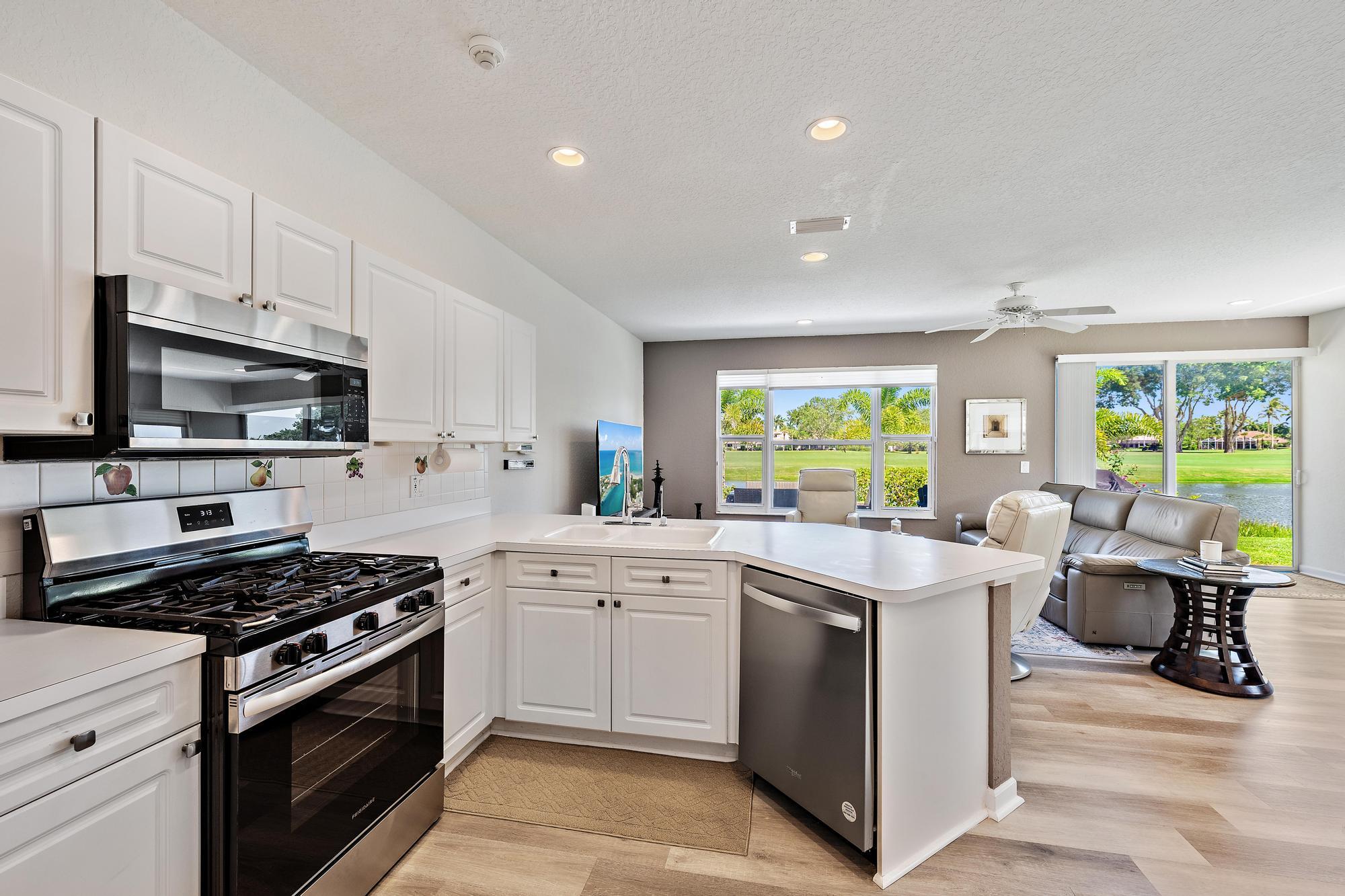 8232 Heritage Club, West Palm Beach FL 33412