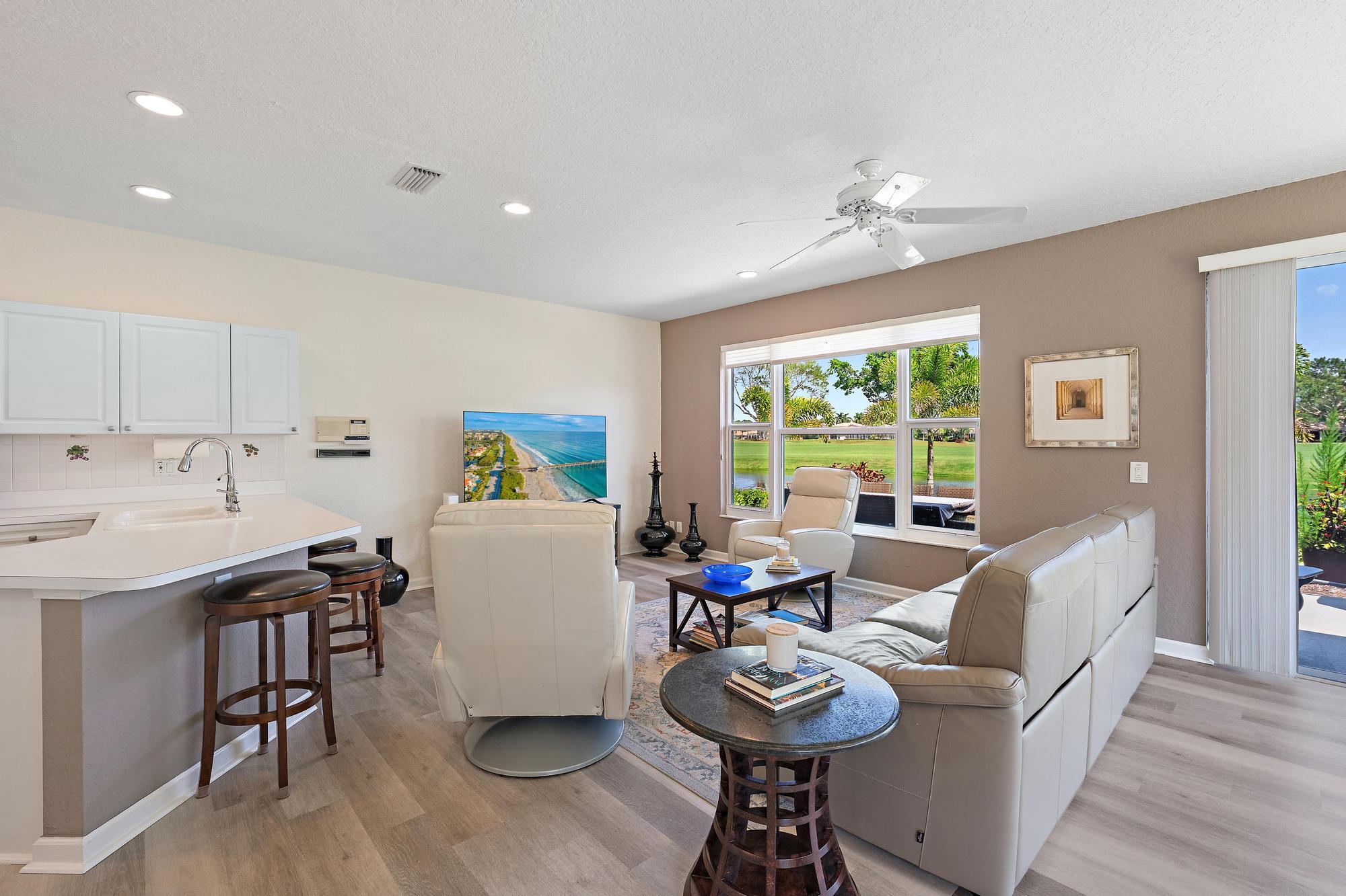 8232 Heritage Club, West Palm Beach FL 33412