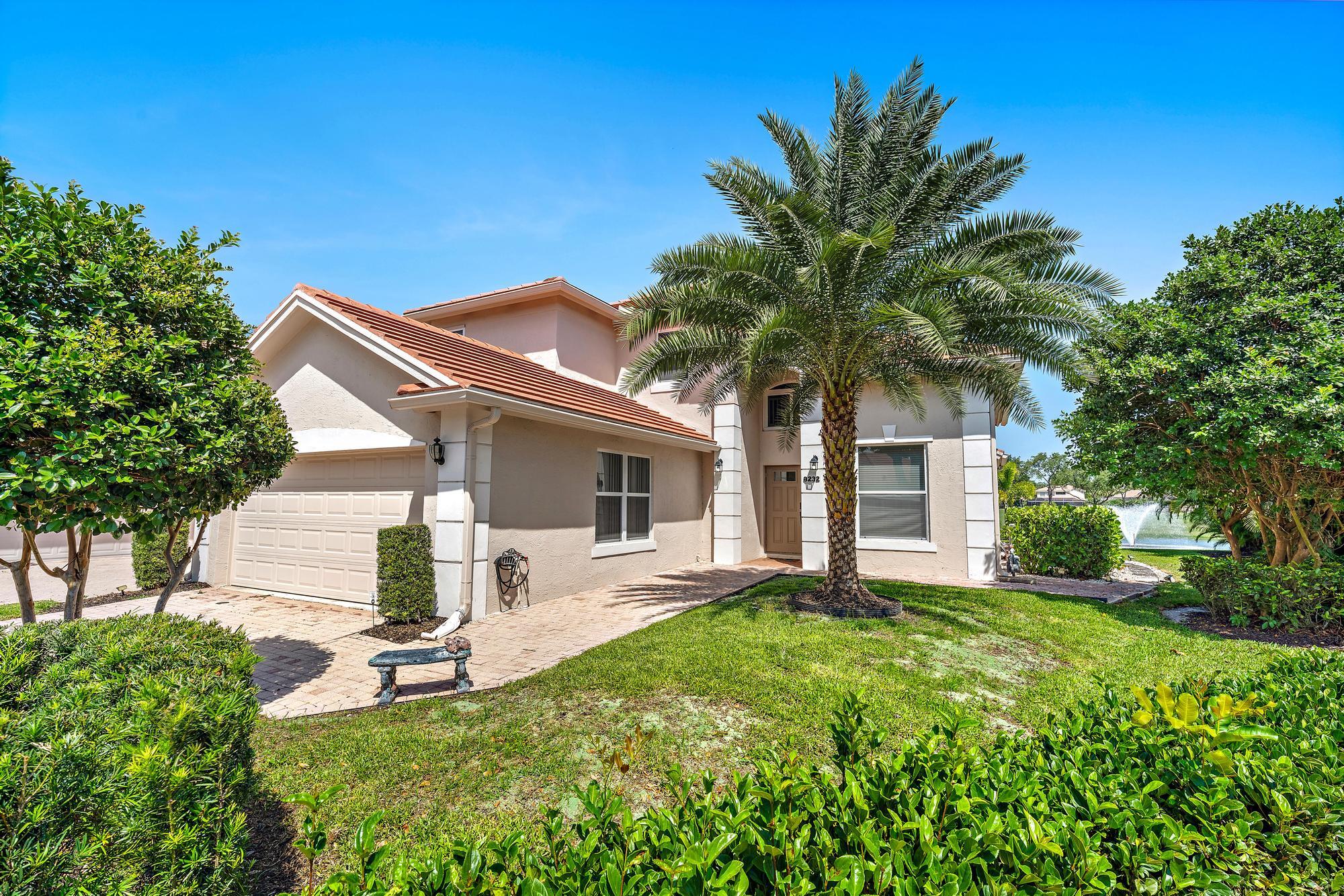 8232 Heritage Club, West Palm Beach FL 33412