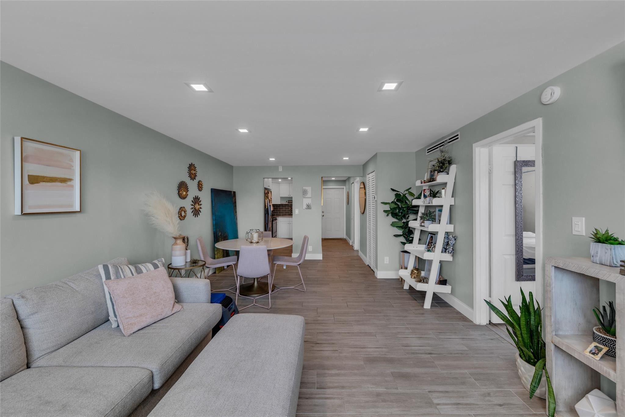 611 NE 14th #306, Fort Lauderdale FL 33304